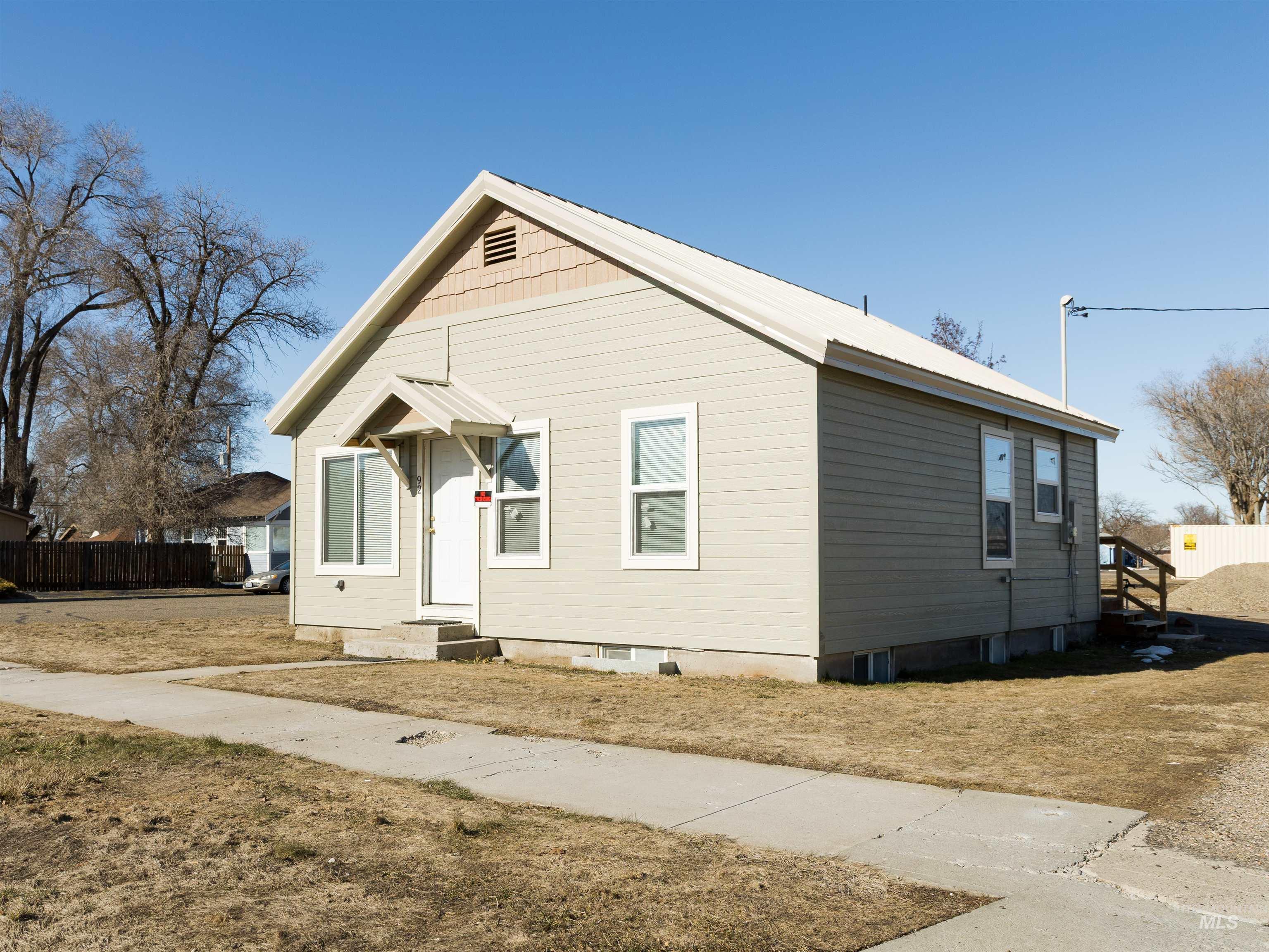 92 NW 2nd Ave, Ontario, Oregon 97914, 2 Bedrooms, 1 Bathroom, Rental For Rent, Price $1,195,MLS 98973305