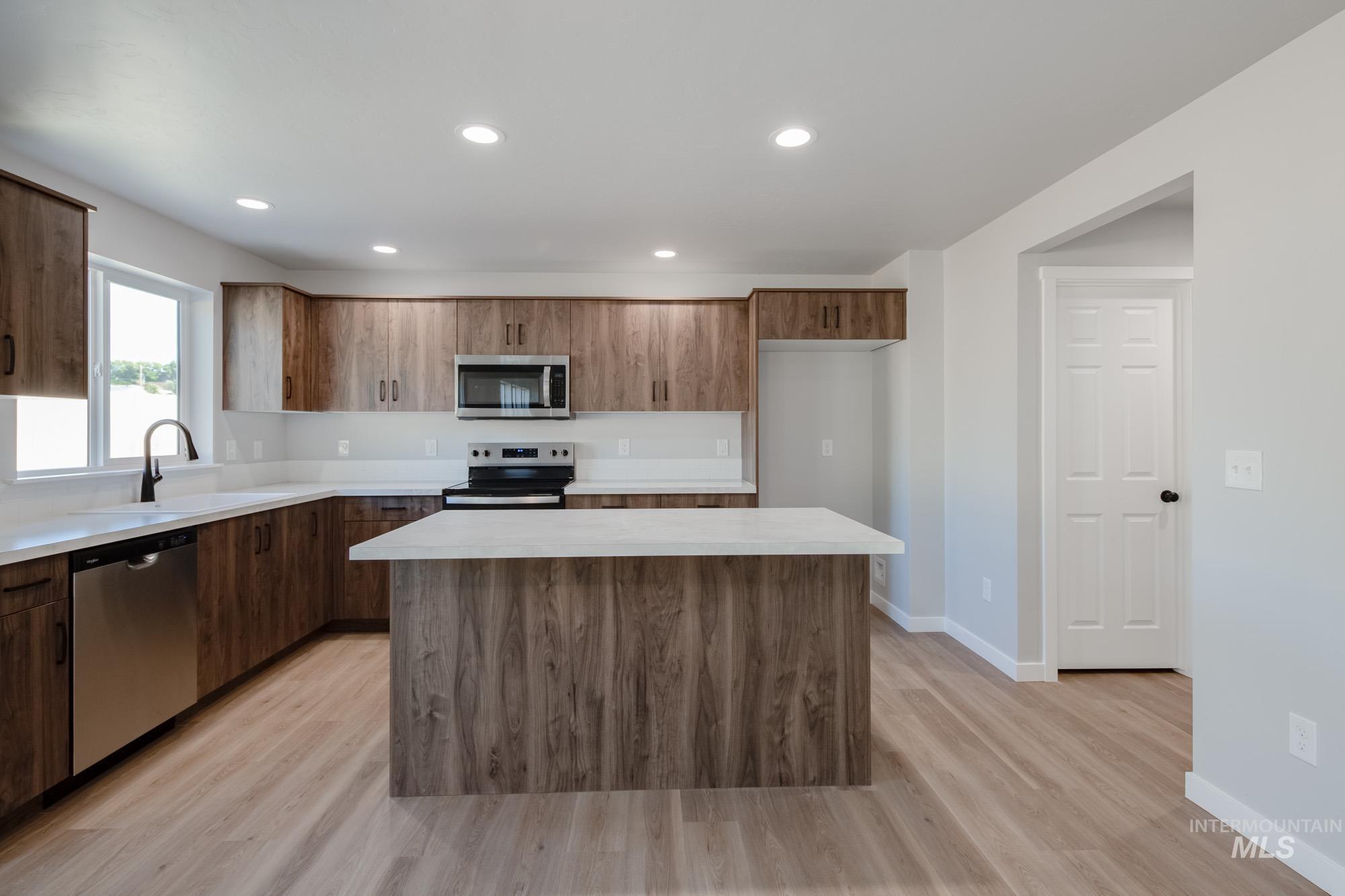 7082 E Shields Dr, Nampa, Idaho 83687, 5 Bedrooms, 3 Bathrooms, Residential For Sale, Price $519,990,MLS 98973310