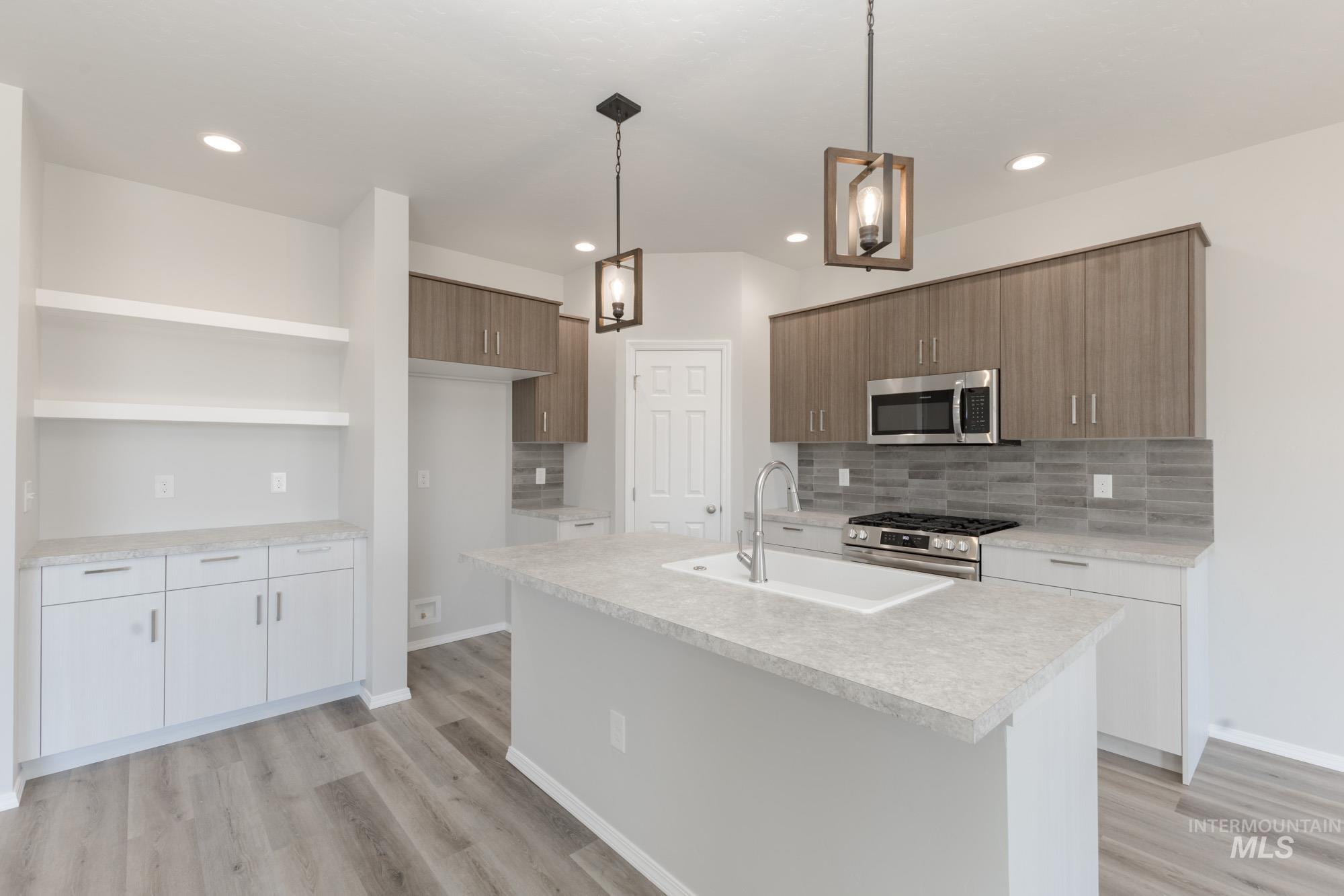 515 Hamlow Ave, Middleton, Idaho 83644, 3 Bedrooms, 2 Bathrooms, Residential For Sale, Price $419,990,MLS 98973312