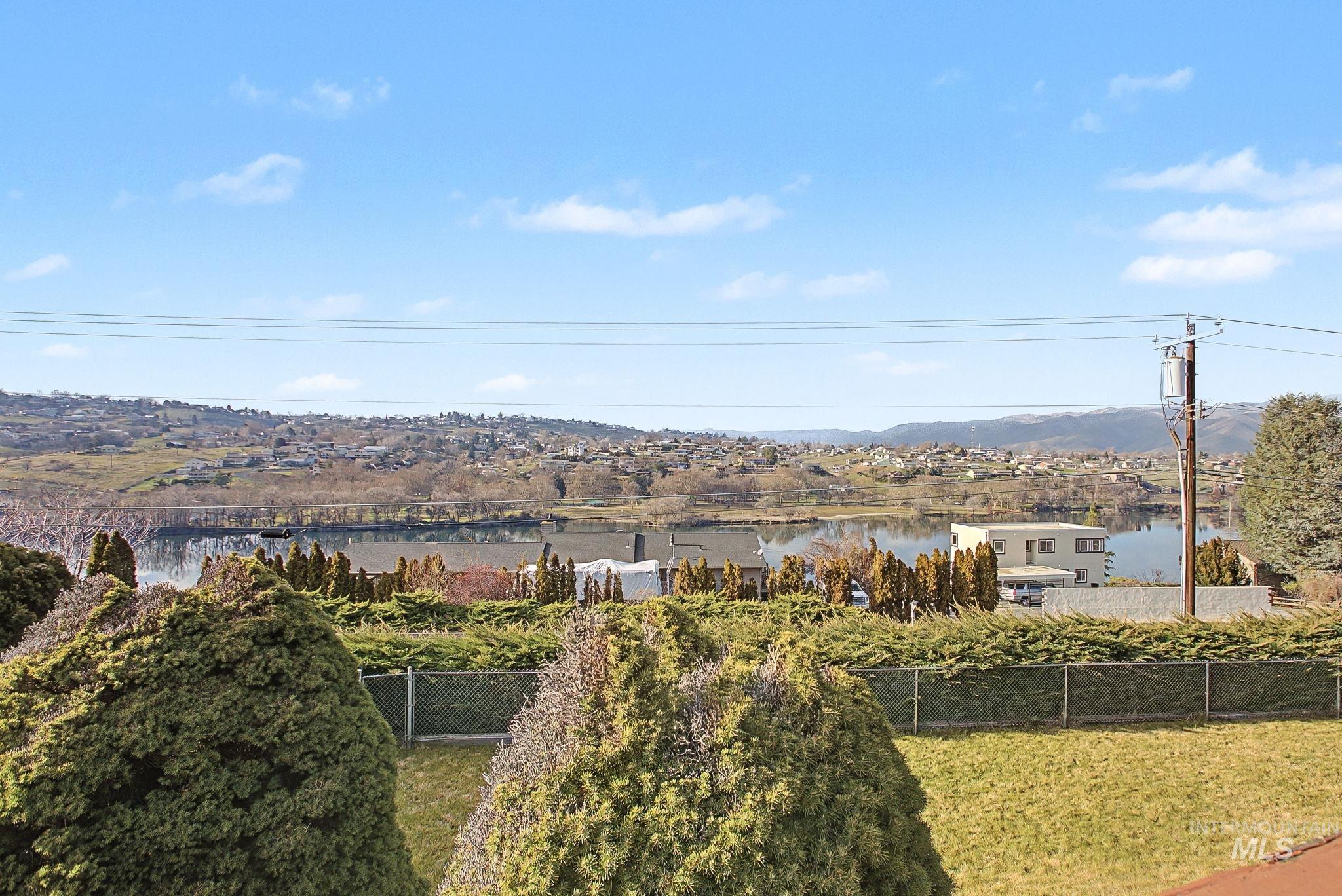 3024 Meadowlark Drive, Lewiston, Idaho 83501, 4 Bedrooms, 3 Bathrooms, Residential For Sale, Price $479,900,MLS 98973317