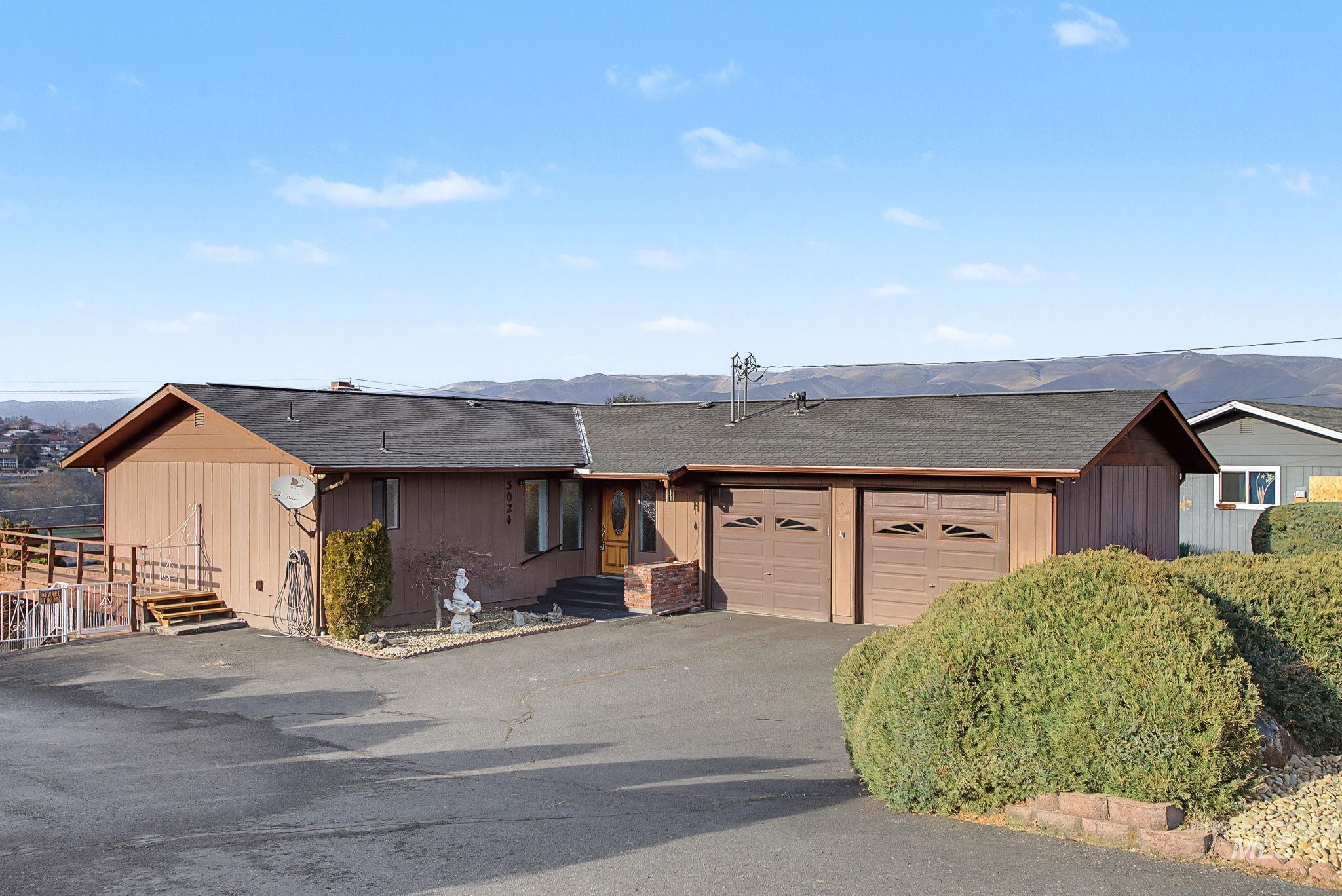 3024 Meadowlark Drive, Lewiston, Idaho 83501, 4 Bedrooms, 3 Bathrooms, Residential For Sale, Price $479,900,MLS 98973317