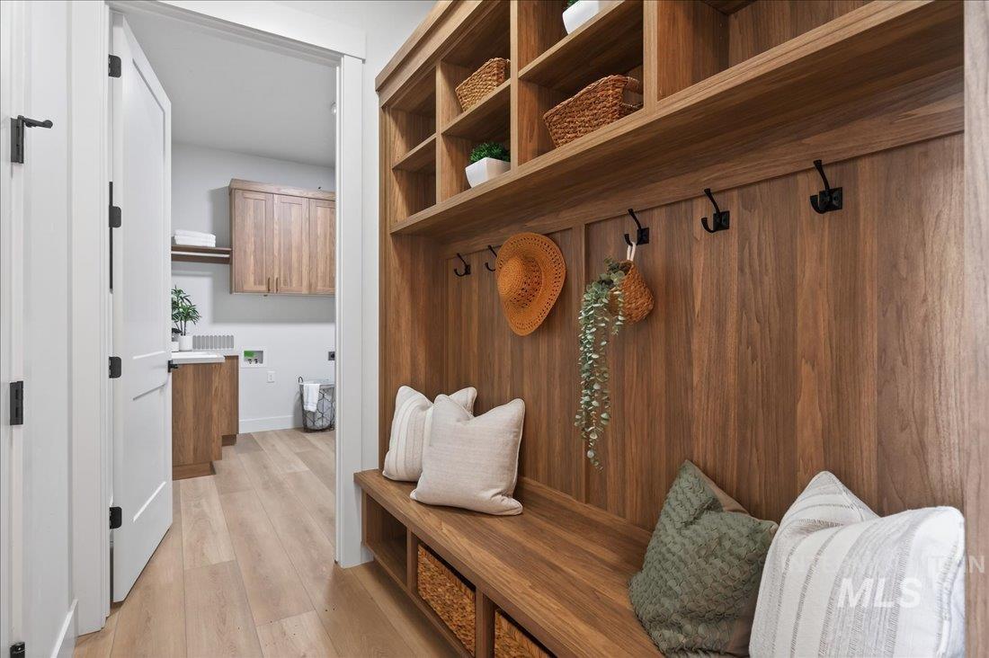 6518 W Flathead Lake St, Eagle, Idaho 83616, 3 Bedrooms, 3 Bathrooms, Residential For Sale, Price $1,095,000,MLS 98973319