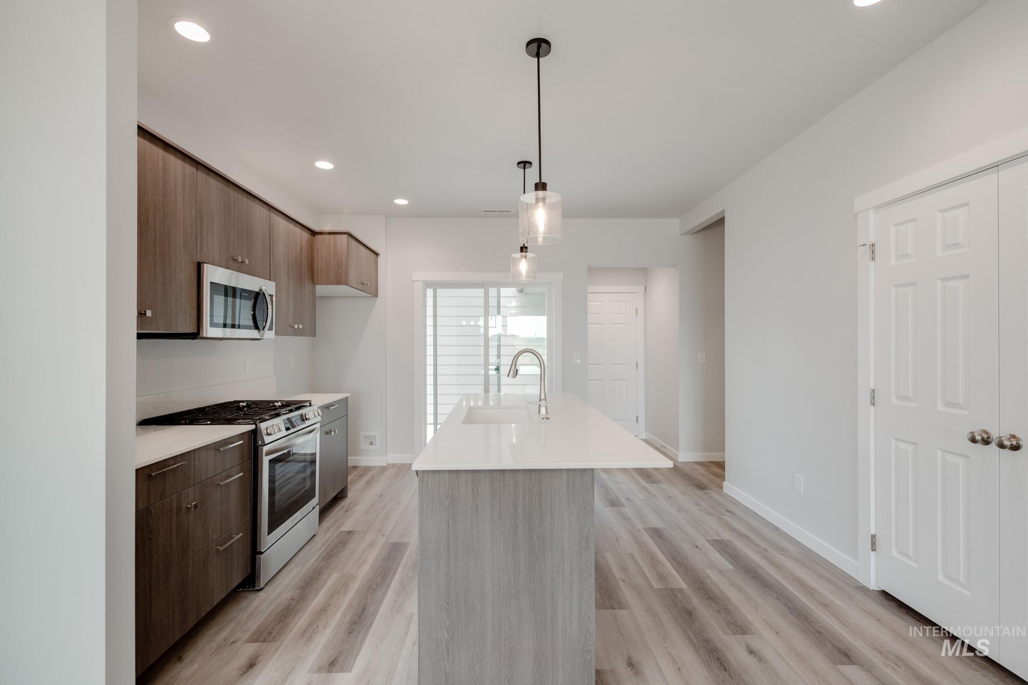 6715 S Harvest Cove Ave, Boise, Idaho 83709, 3 Bedrooms, 2.5 Bathrooms, Residential For Sale, Price $434,990,MLS 98973321