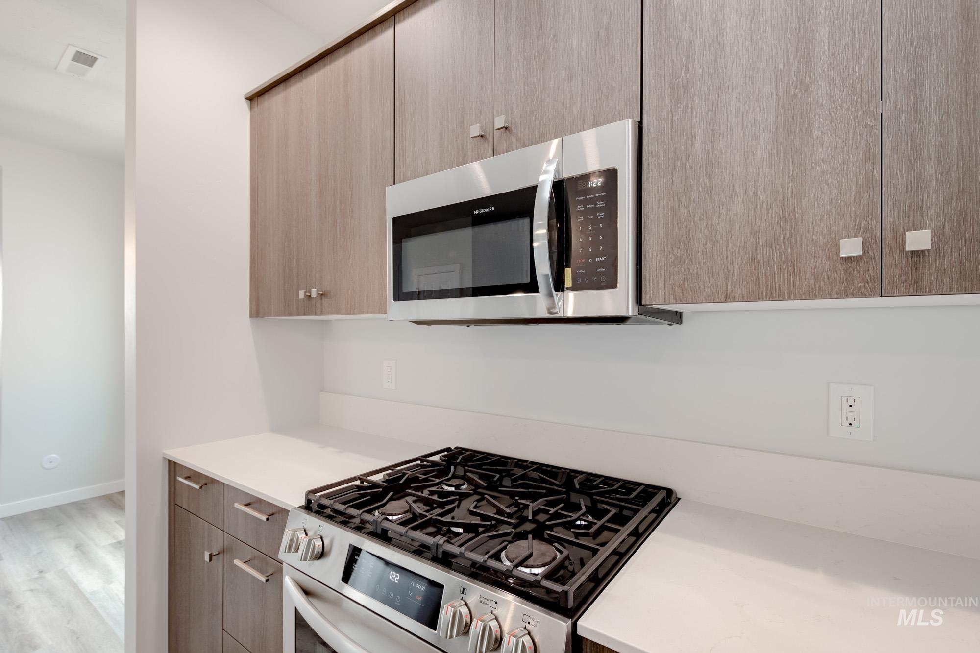 6715 S Harvest Cove Ave, Boise, Idaho 83709, 3 Bedrooms, 2.5 Bathrooms, Residential For Sale, Price $434,990,MLS 98973321