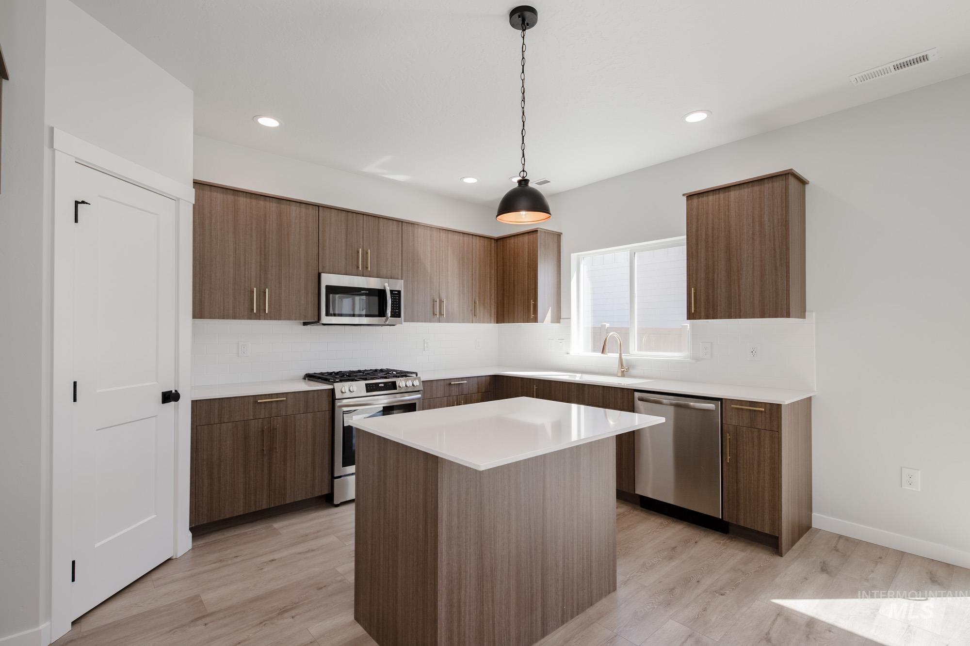 5489 S Bittercreek Ave, Meridian, Idaho 83642, 4 Bedrooms, 2 Bathrooms, Residential For Sale, Price $454,990,MLS 98973324