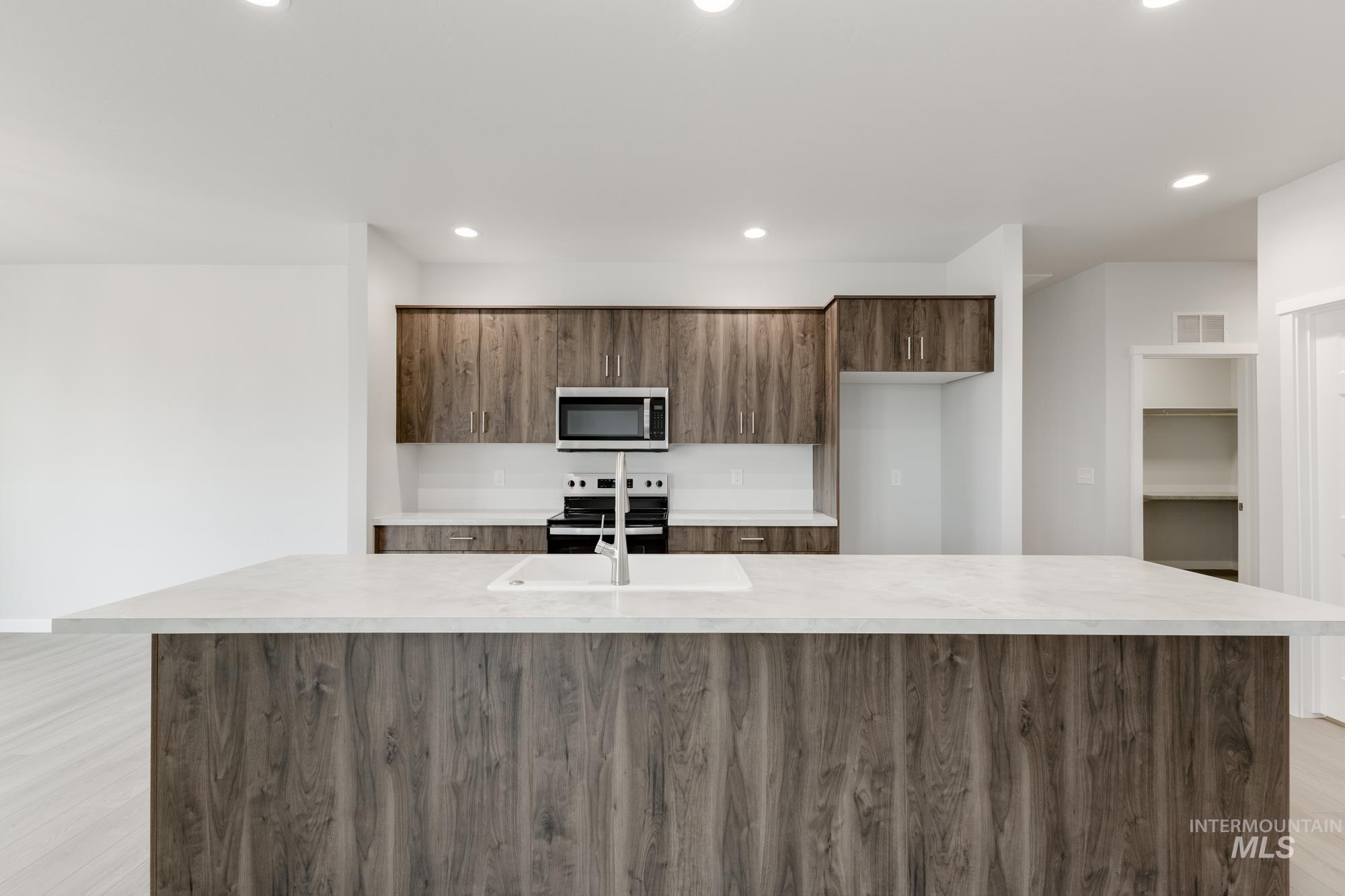 13638 Redway Ct, Caldwell, Idaho 83607, 4 Bedrooms, 2 Bathrooms, Residential For Sale, Price $499,990,MLS 98973329