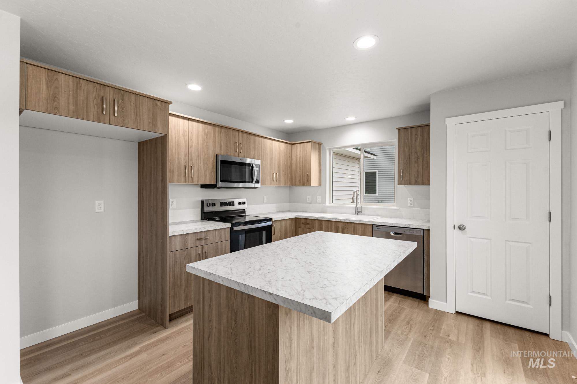 3395 E Red Maple Ct, Nampa, Idaho 83686, 4 Bedrooms, 2.5 Bathrooms, Residential For Sale, Price $431,990, 98973334