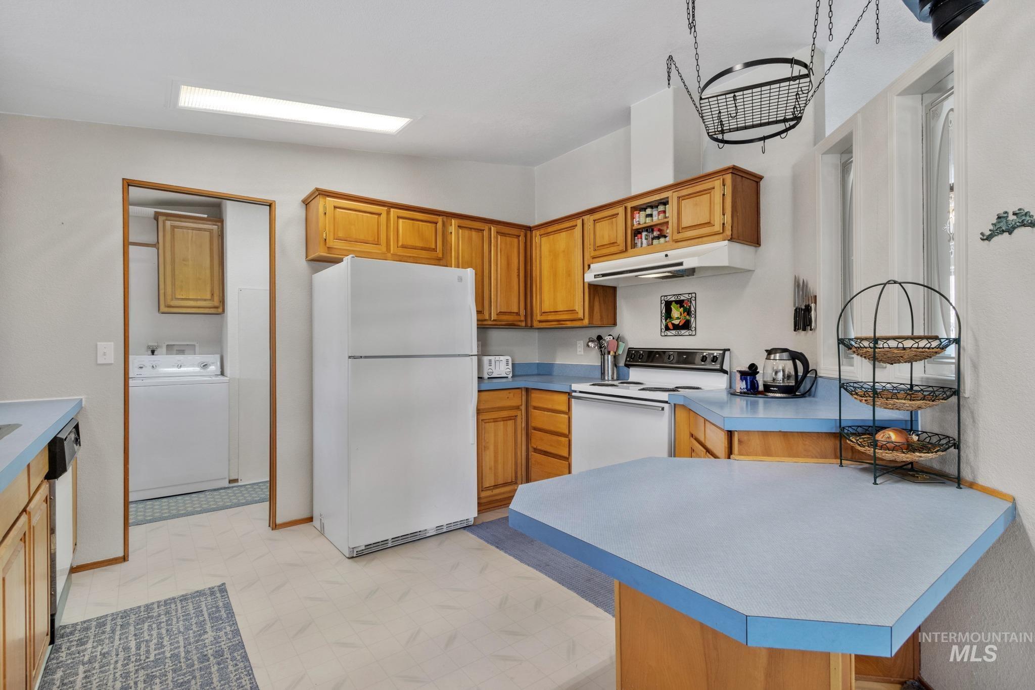 142 Mores Creek Rim Rd, Boise, Idaho 83716, 3 Bedrooms, 2 Bathrooms, Residential For Sale, Price $299,900,MLS 98973347