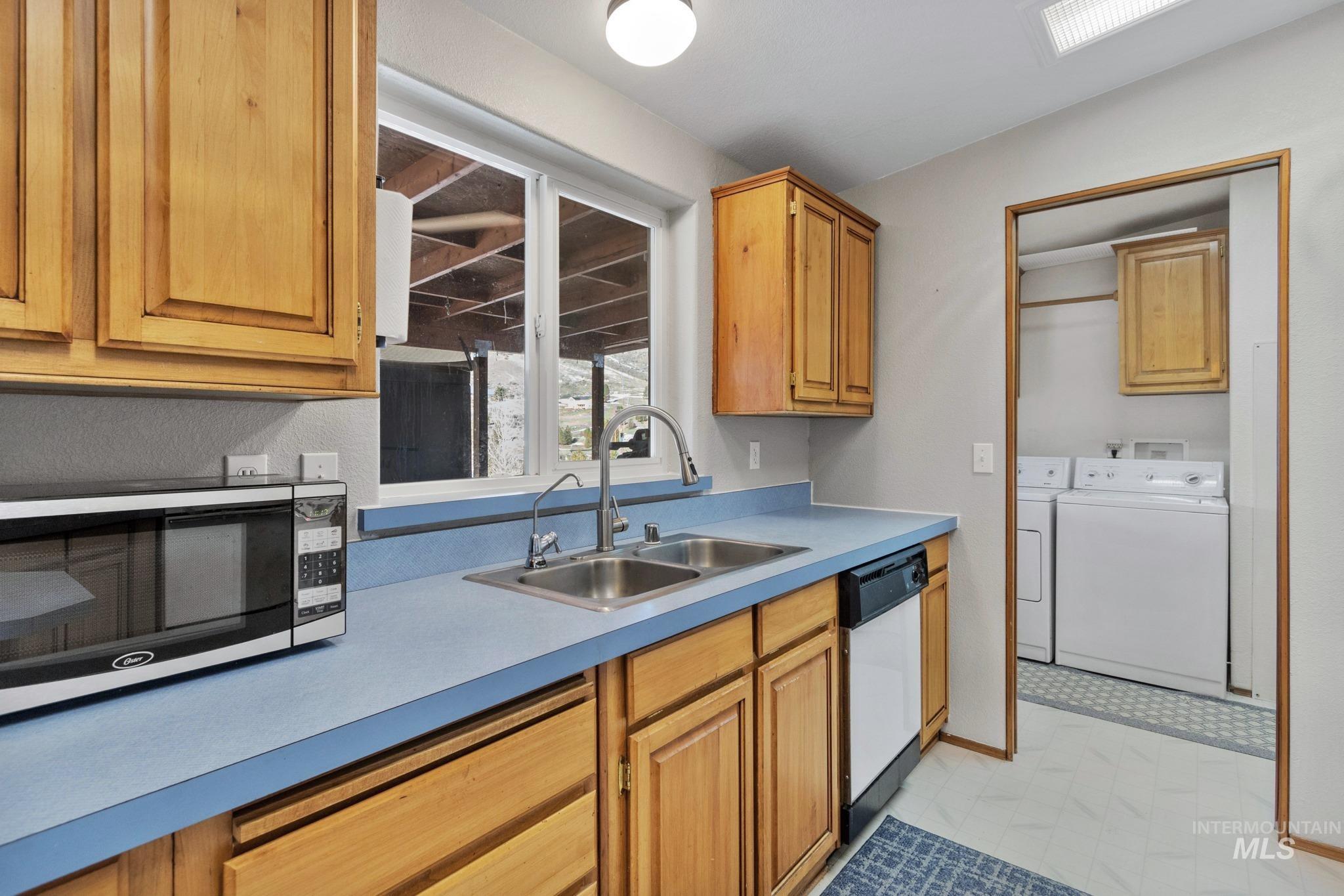 142 Mores Creek Rim Rd, Boise, Idaho 83716, 3 Bedrooms, 2 Bathrooms, Residential For Sale, Price $299,900,MLS 98973347