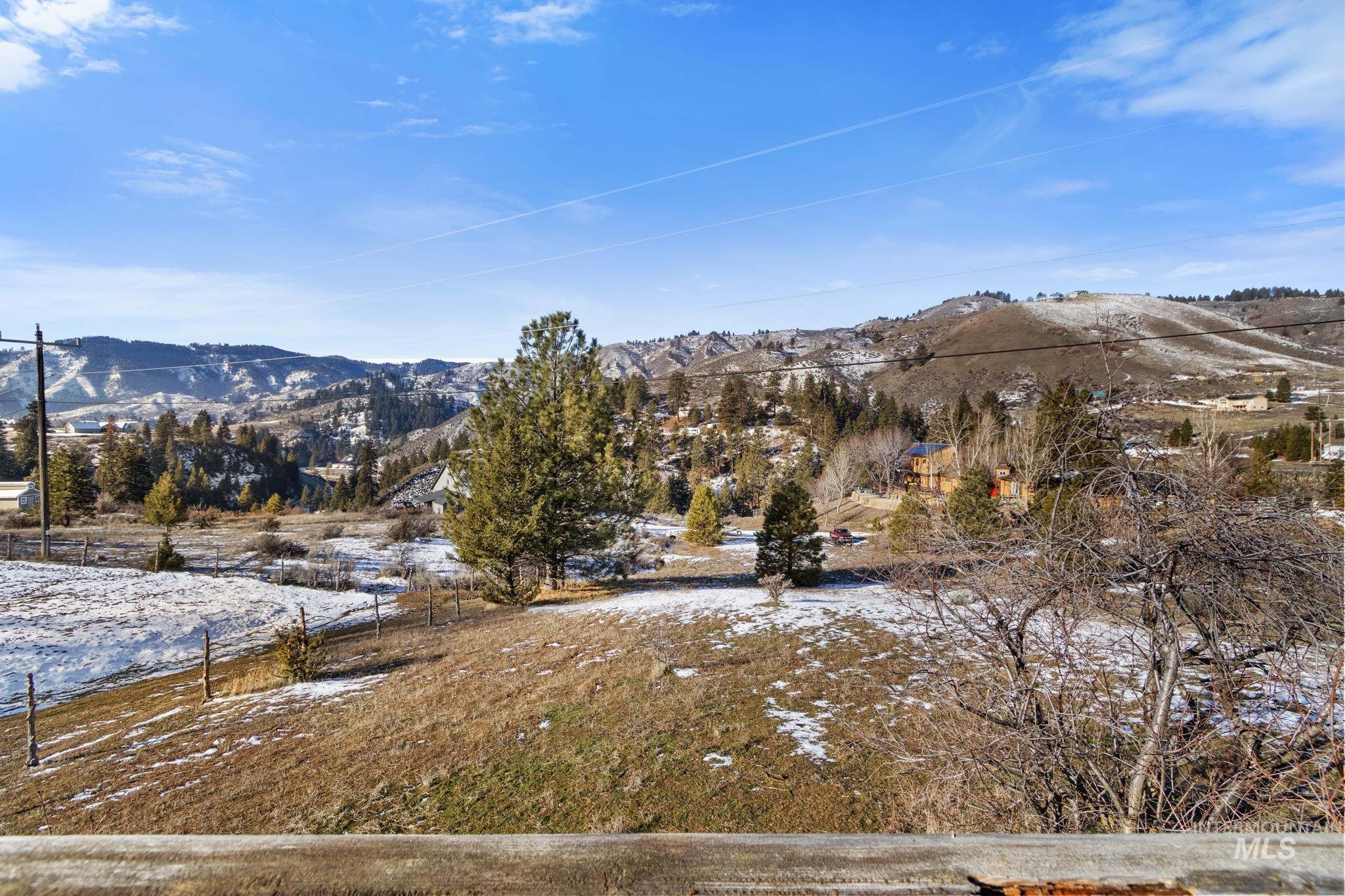 142 Mores Creek Rim Rd, Boise, Idaho 83716, 3 Bedrooms, 2 Bathrooms, Residential For Sale, Price $299,900,MLS 98973347