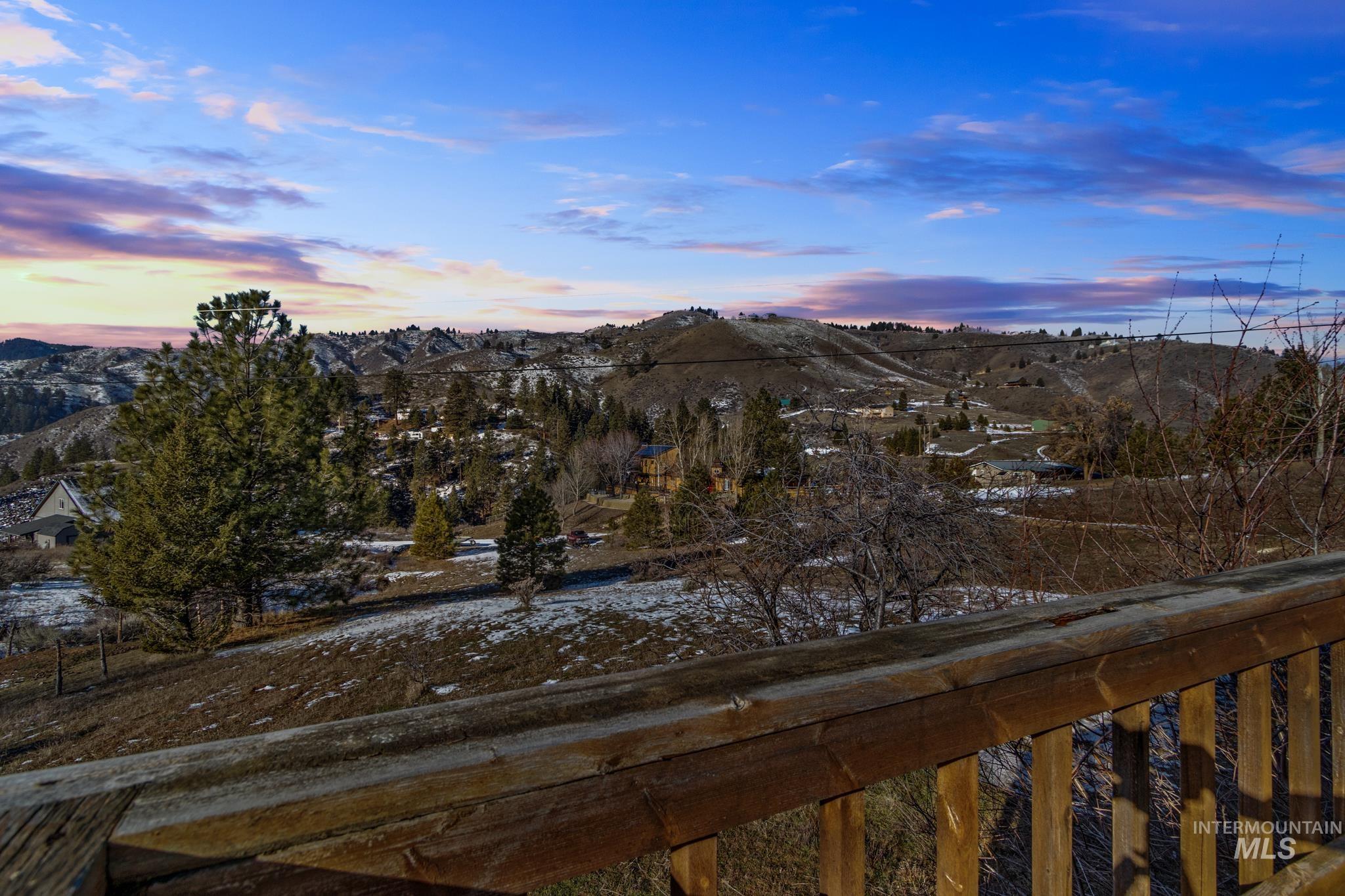 142 Mores Creek Rim Rd, Boise, Idaho 83716, 3 Bedrooms, 2 Bathrooms, Residential For Sale, Price $299,900,MLS 98973347