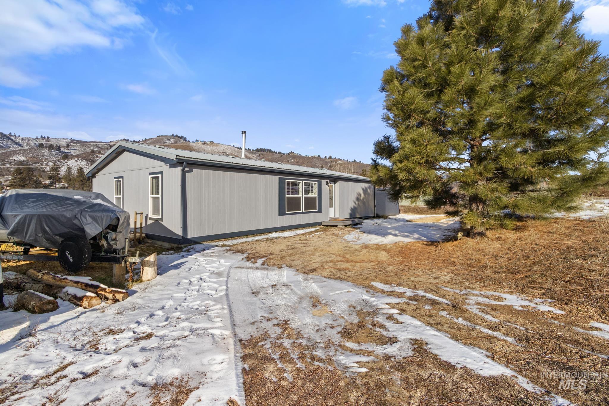 142 Mores Creek Rim Rd, Boise, Idaho 83716, 3 Bedrooms, 2 Bathrooms, Residential For Sale, Price $299,900,MLS 98973347