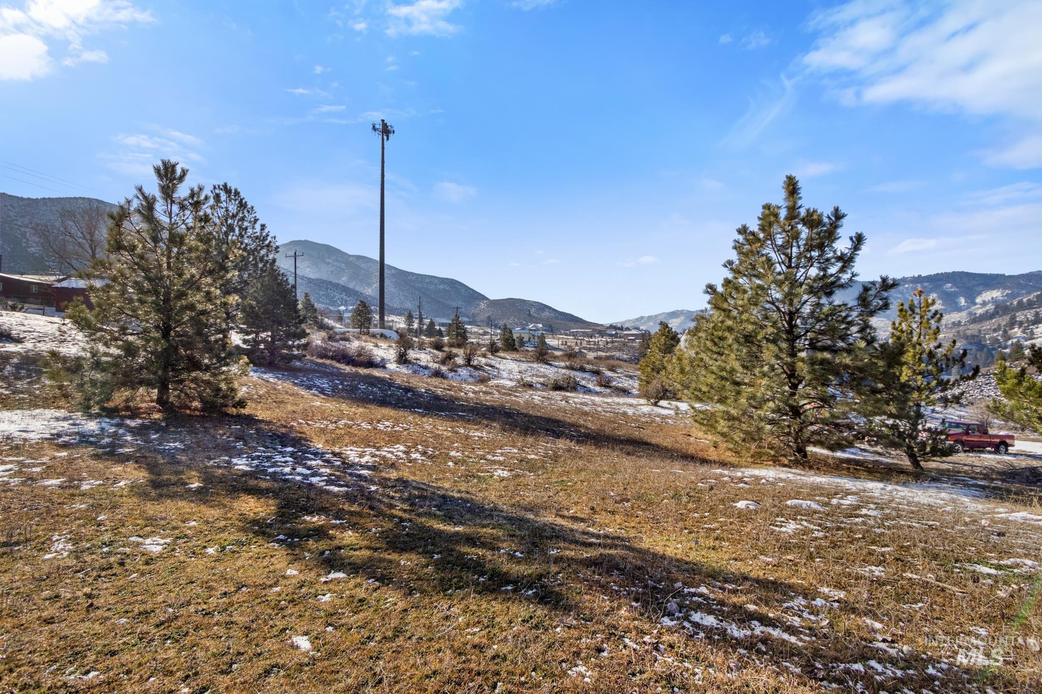 142 Mores Creek Rim Rd, Boise, Idaho 83716, 3 Bedrooms, 2 Bathrooms, Residential For Sale, Price $299,900,MLS 98973347