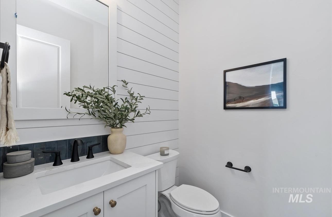 2047 E Blakehurst St, Kuna, Idaho 83634, 3 Bedrooms, 3.5 Bathrooms, Residential For Sale, Price $899,880, 98973348