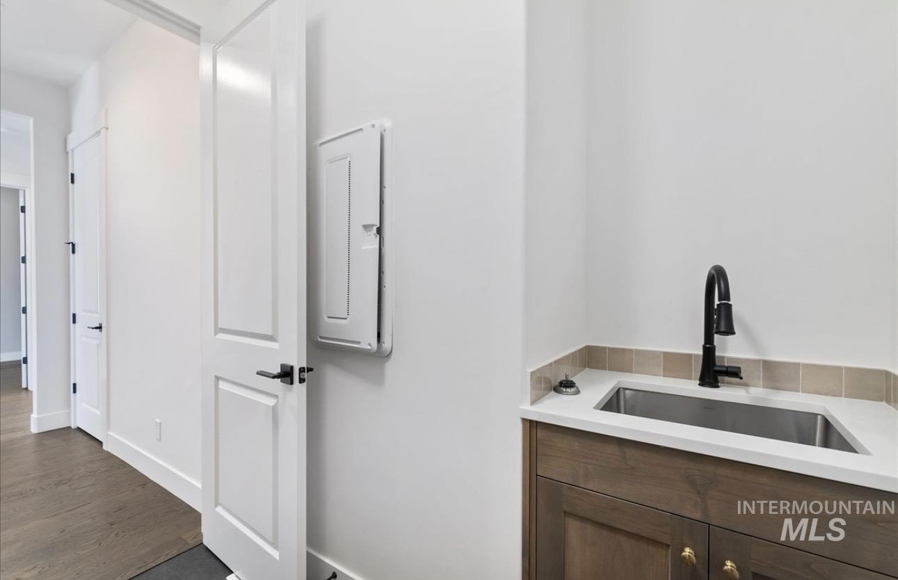 2047 E Blakehurst St, Kuna, Idaho 83634, 3 Bedrooms, 3.5 Bathrooms, Residential For Sale, Price $899,880,MLS 98973348