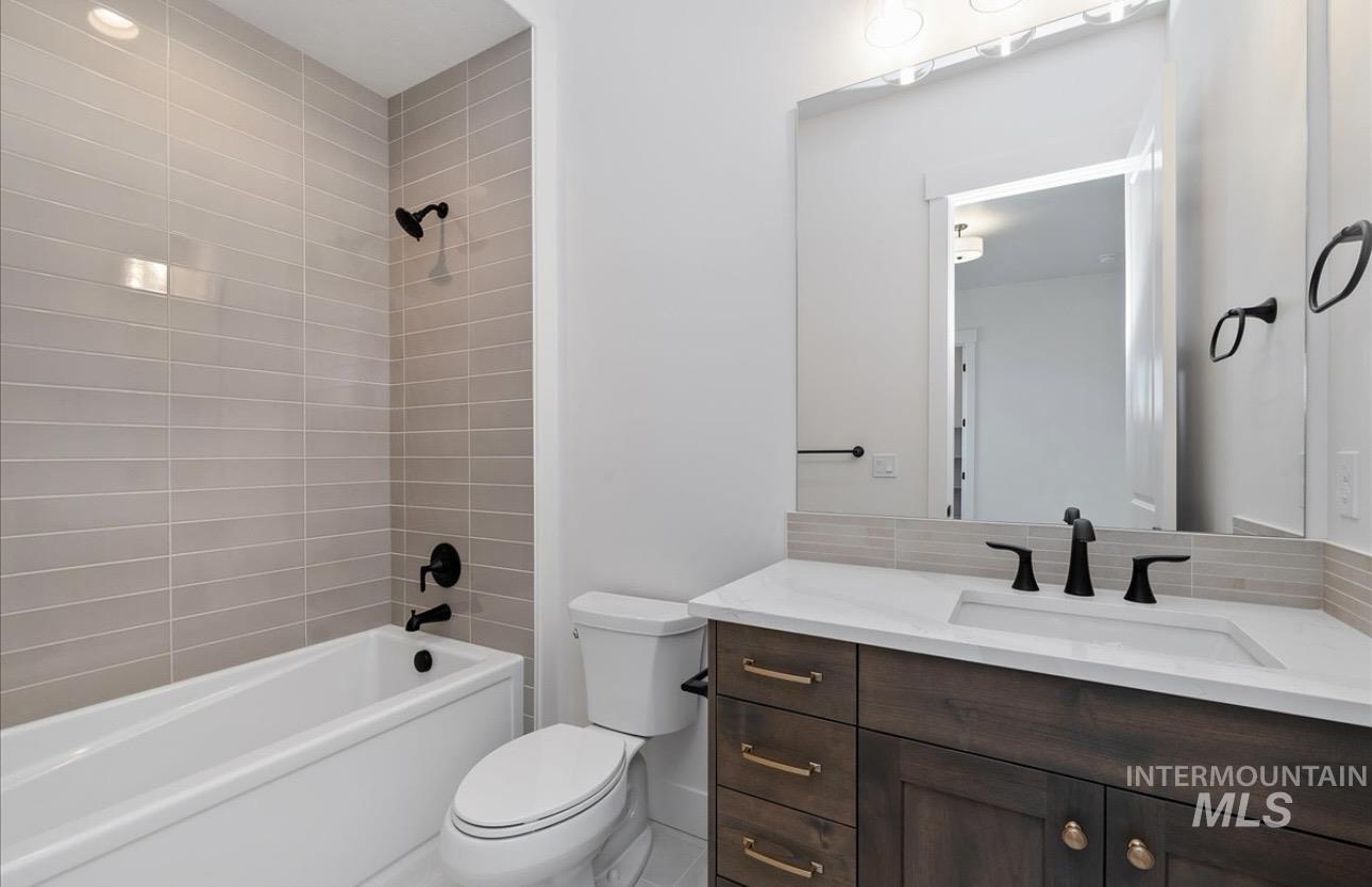 2047 E Blakehurst St, Kuna, Idaho 83634, 3 Bedrooms, 3.5 Bathrooms, Residential For Sale, Price $899,880, 98973348