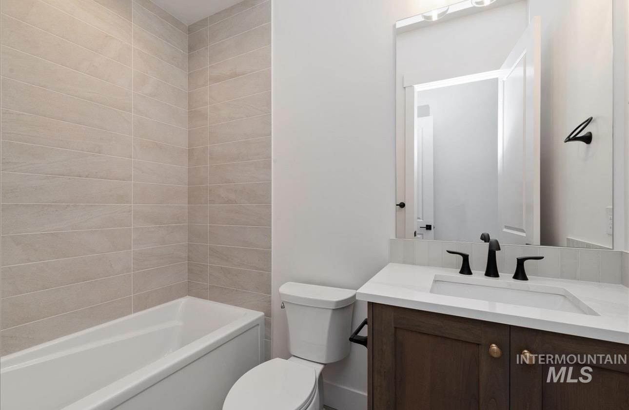 2047 E Blakehurst St, Kuna, Idaho 83634, 3 Bedrooms, 3.5 Bathrooms, Residential For Sale, Price $899,880,MLS 98973348