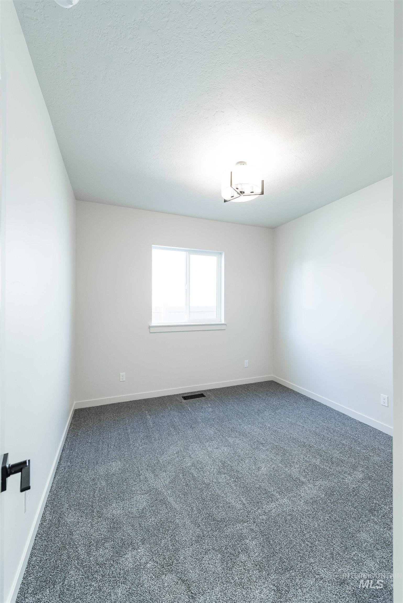 390 S Bumper Way, Boise, Idaho 83716, 3 Bedrooms, 2 Bathrooms, Residential For Sale, Price $459,900, 98973354