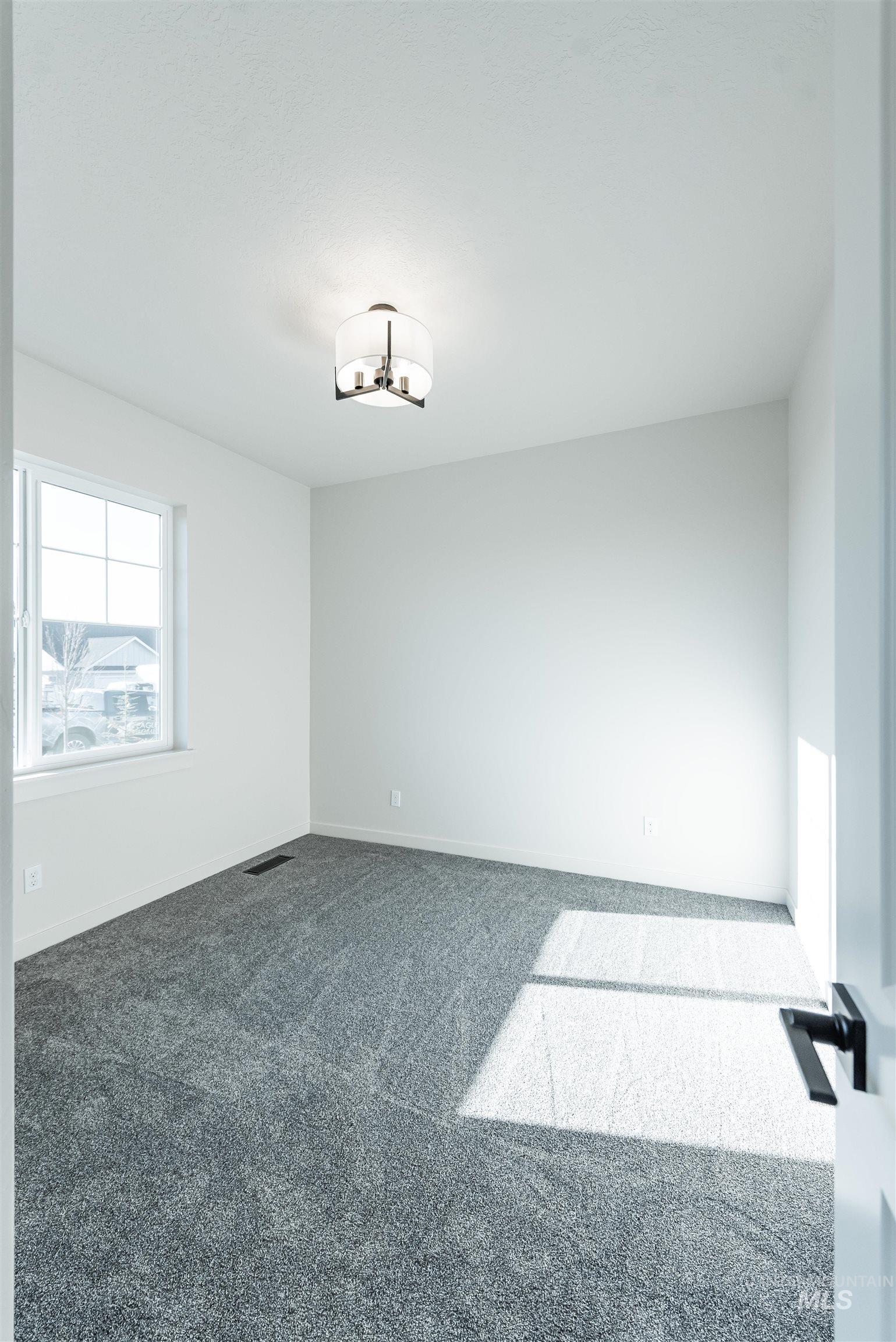 390 S Bumper Way, Boise, Idaho 83716, 3 Bedrooms, 2 Bathrooms, Residential For Sale, Price $459,900, 98973354