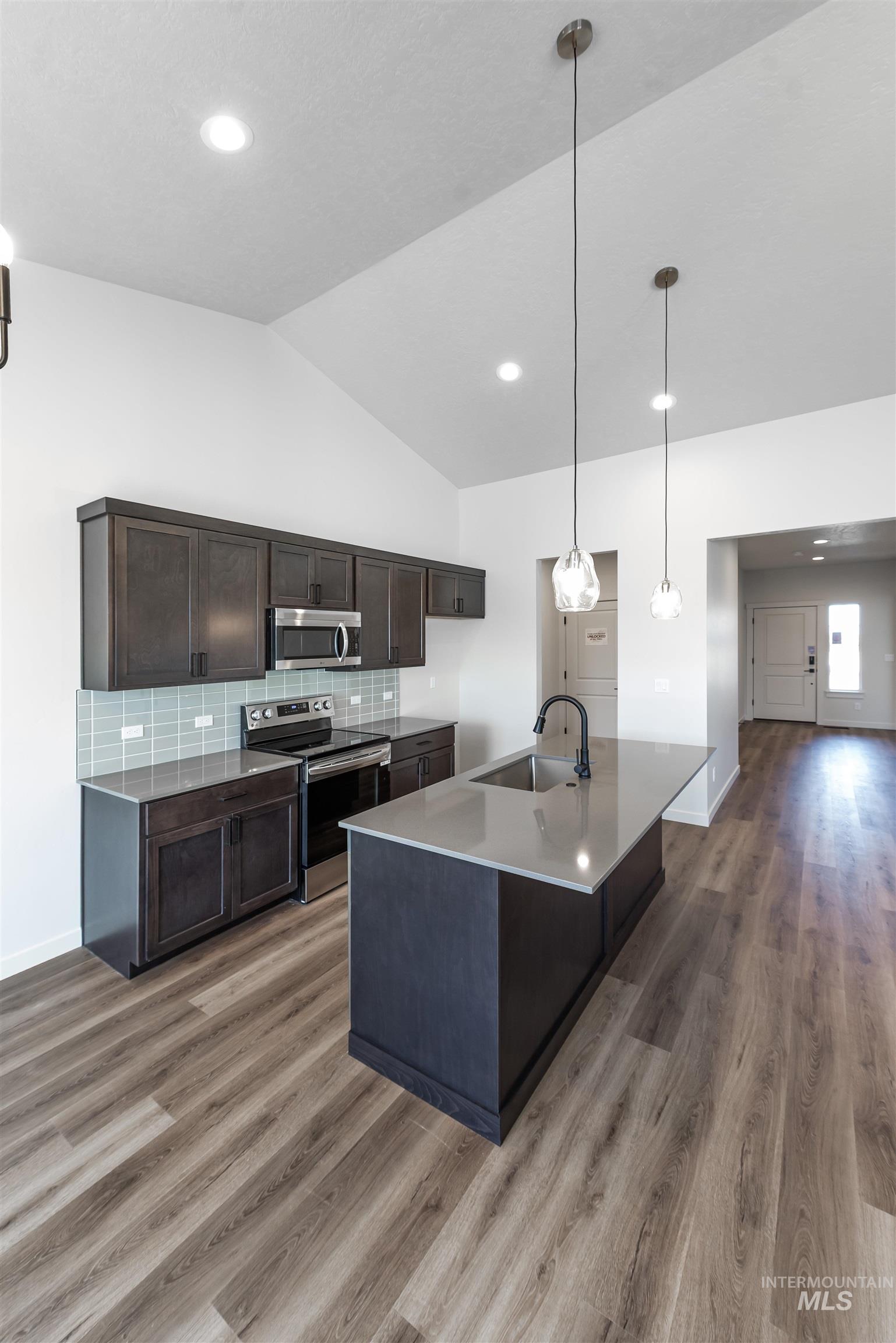 390 S Bumper Way, Boise, Idaho 83716, 3 Bedrooms, 2 Bathrooms, Residential For Sale, Price $459,900,MLS 98973354