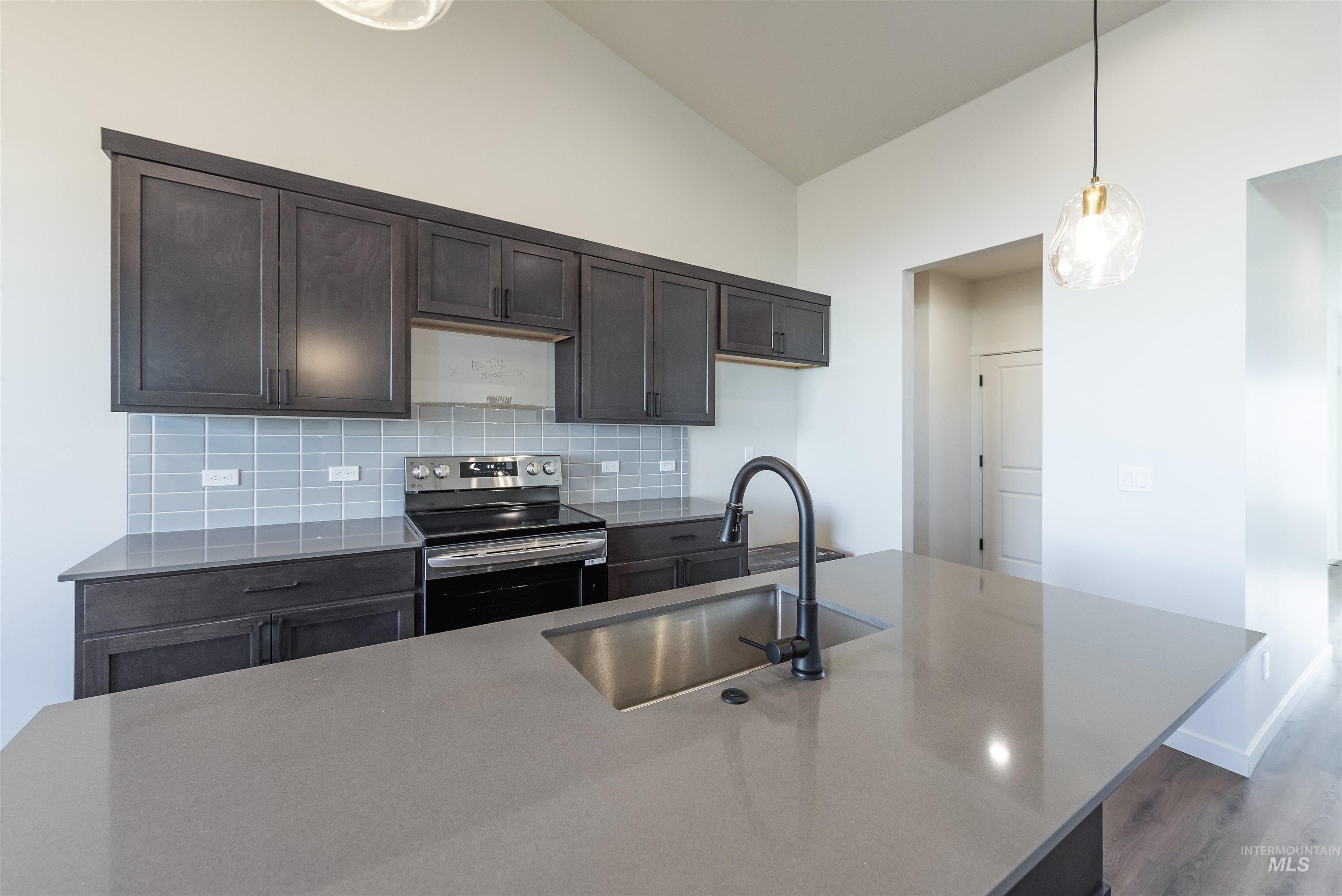 390 S Bumper Way, Boise, Idaho 83716, 3 Bedrooms, 2 Bathrooms, Residential For Sale, Price $459,900, 98973354