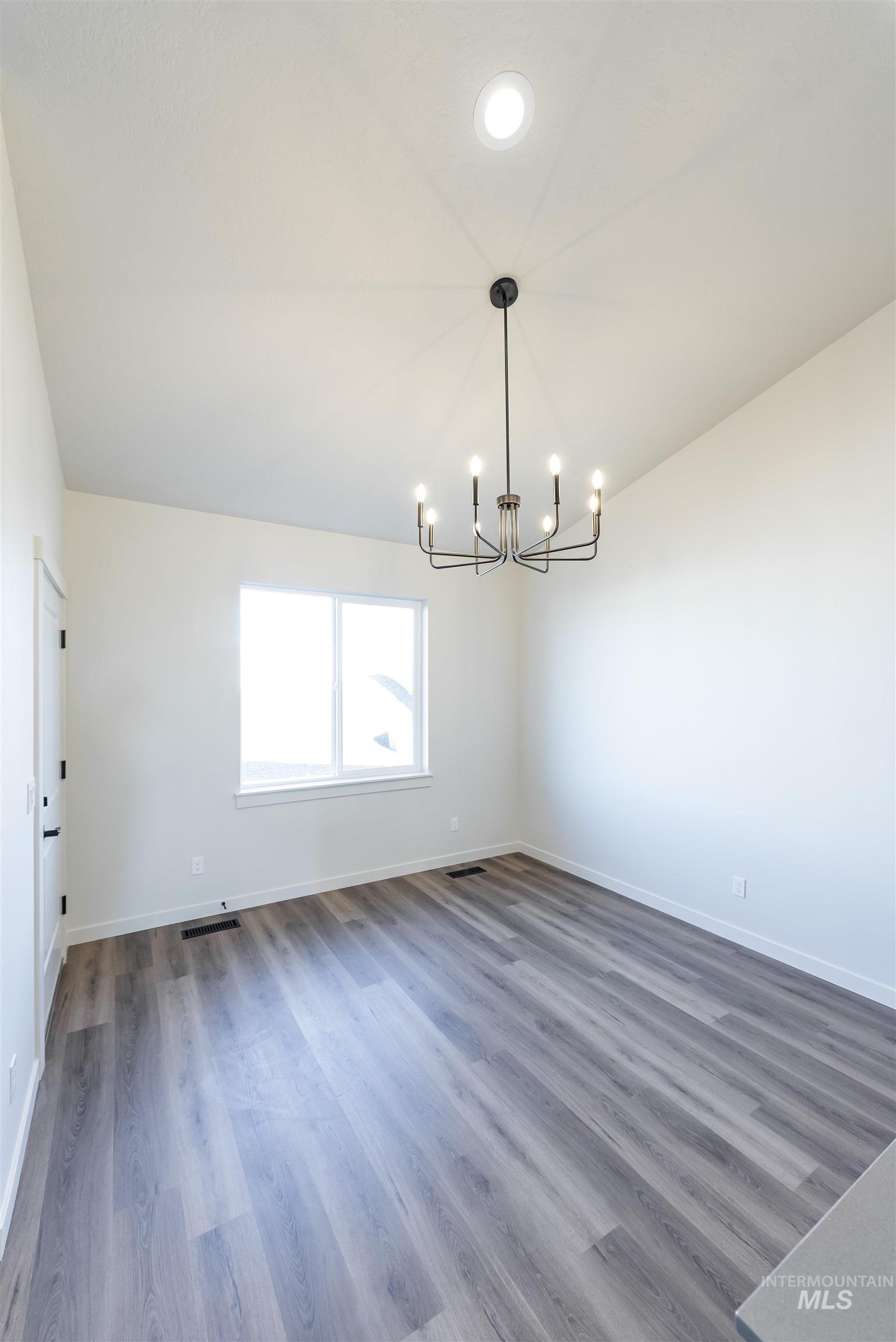 390 S Bumper Way, Boise, Idaho 83716, 3 Bedrooms, 2 Bathrooms, Residential For Sale, Price $459,900, 98973354