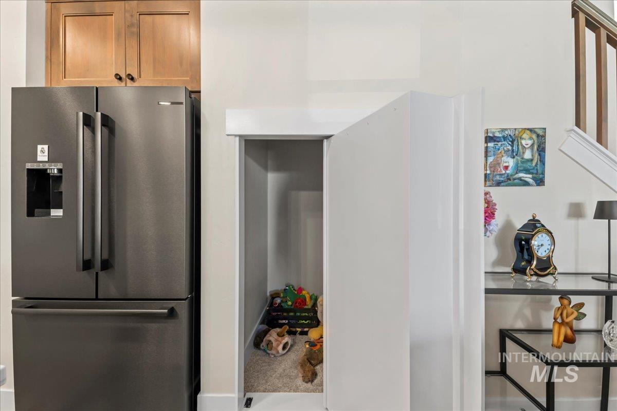 2543 S Via Privada Lane, Boise, Idaho 83716, 3 Bedrooms, 2.5 Bathrooms, Residential For Sale, Price $799,333, 98973363