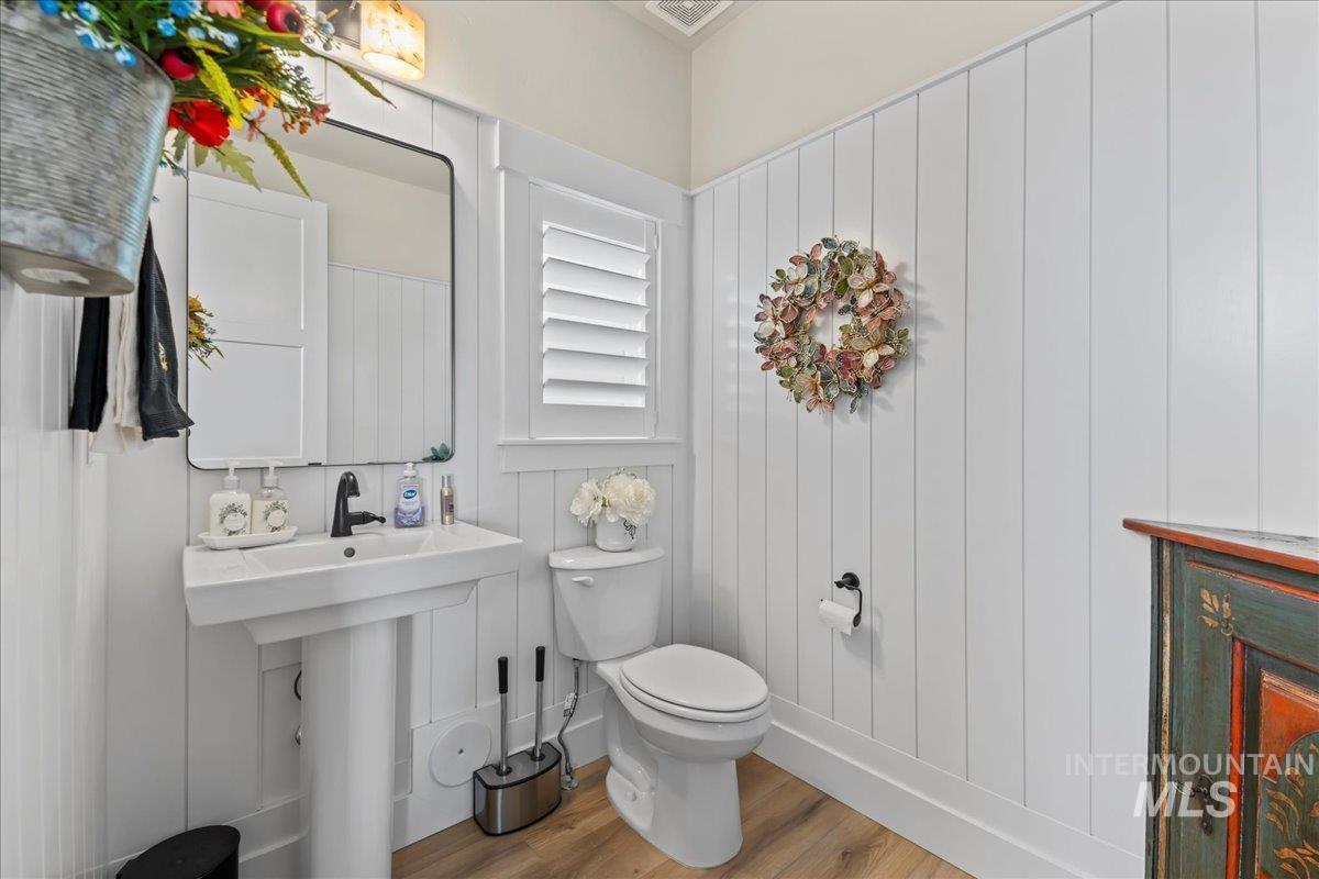 2543 S Via Privada Lane, Boise, Idaho 83716, 3 Bedrooms, 2.5 Bathrooms, Residential For Sale, Price $799,333, 98973363