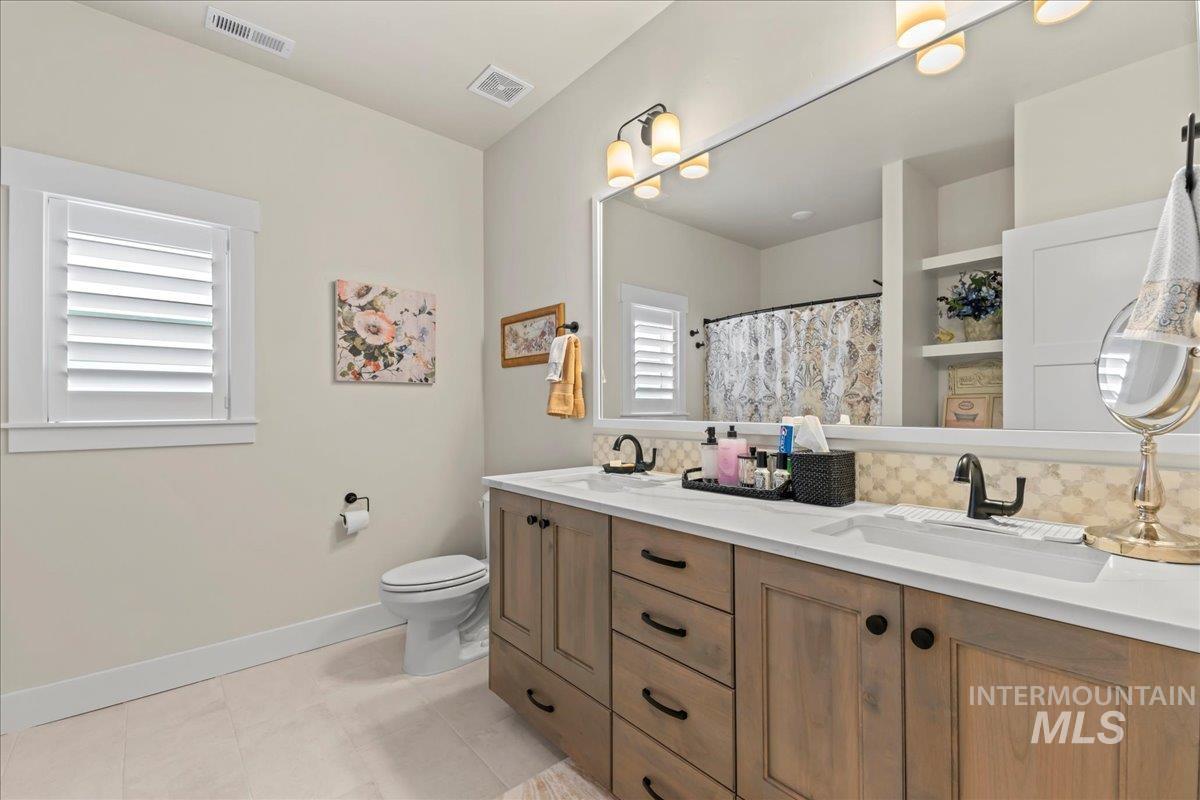 2543 S Via Privada Lane, Boise, Idaho 83716, 3 Bedrooms, 2.5 Bathrooms, Residential For Sale, Price $799,333, 98973363