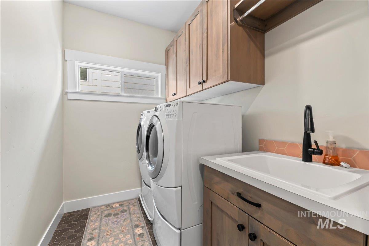 2543 S Via Privada Lane, Boise, Idaho 83716, 3 Bedrooms, 2.5 Bathrooms, Residential For Sale, Price $799,333, 98973363