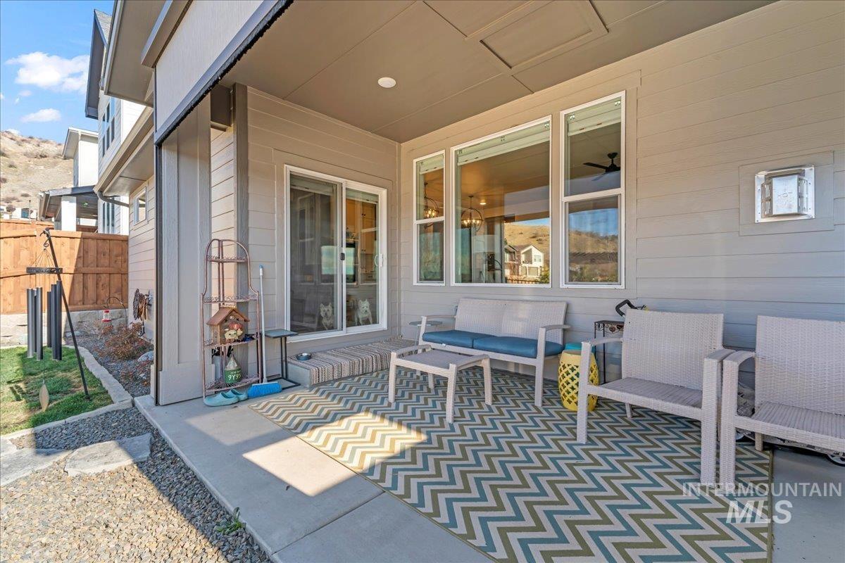 2543 S Via Privada Lane, Boise, Idaho 83716, 3 Bedrooms, 2.5 Bathrooms, Residential For Sale, Price $799,333, 98973363