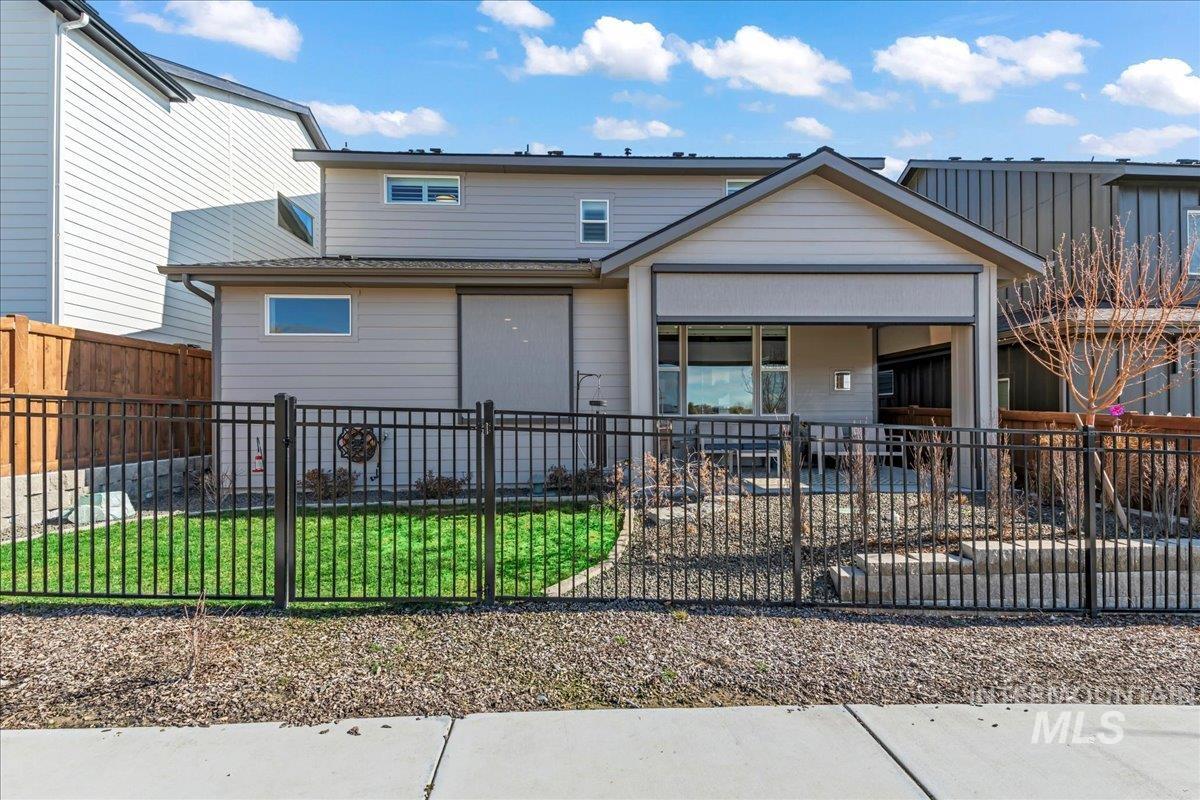 2543 S Via Privada Lane, Boise, Idaho 83716, 3 Bedrooms, 2.5 Bathrooms, Residential For Sale, Price $799,333, 98973363