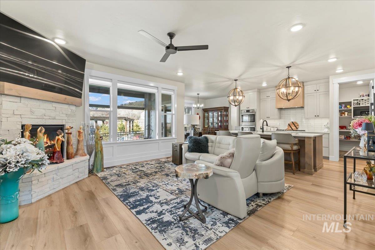 2543 S Via Privada Lane, Boise, Idaho 83716, 3 Bedrooms, 2.5 Bathrooms, Residential For Sale, Price $799,333, 98973363