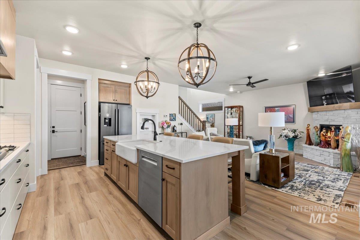 2543 S Via Privada Lane, Boise, Idaho 83716, 3 Bedrooms, 2.5 Bathrooms, Residential For Sale, Price $799,333, 98973363