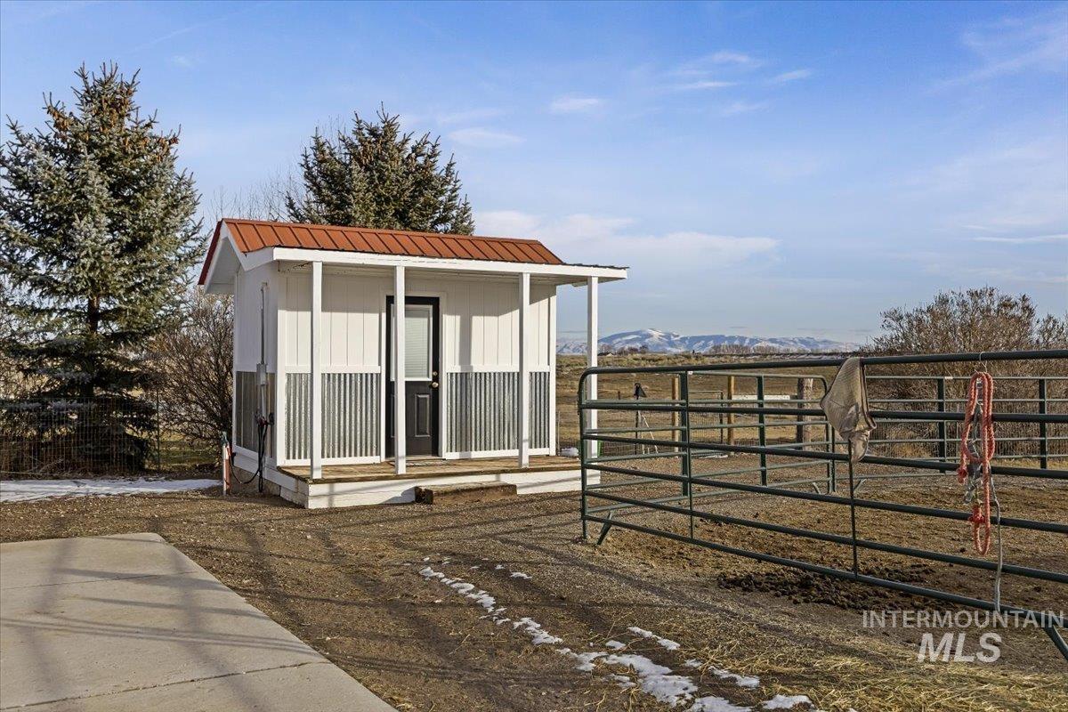 3384 N 4500 E, Murtaugh, Idaho 83344, 3 Bedrooms, 2 Bathrooms, Residential For Sale, Price $597,500,MLS 98973367