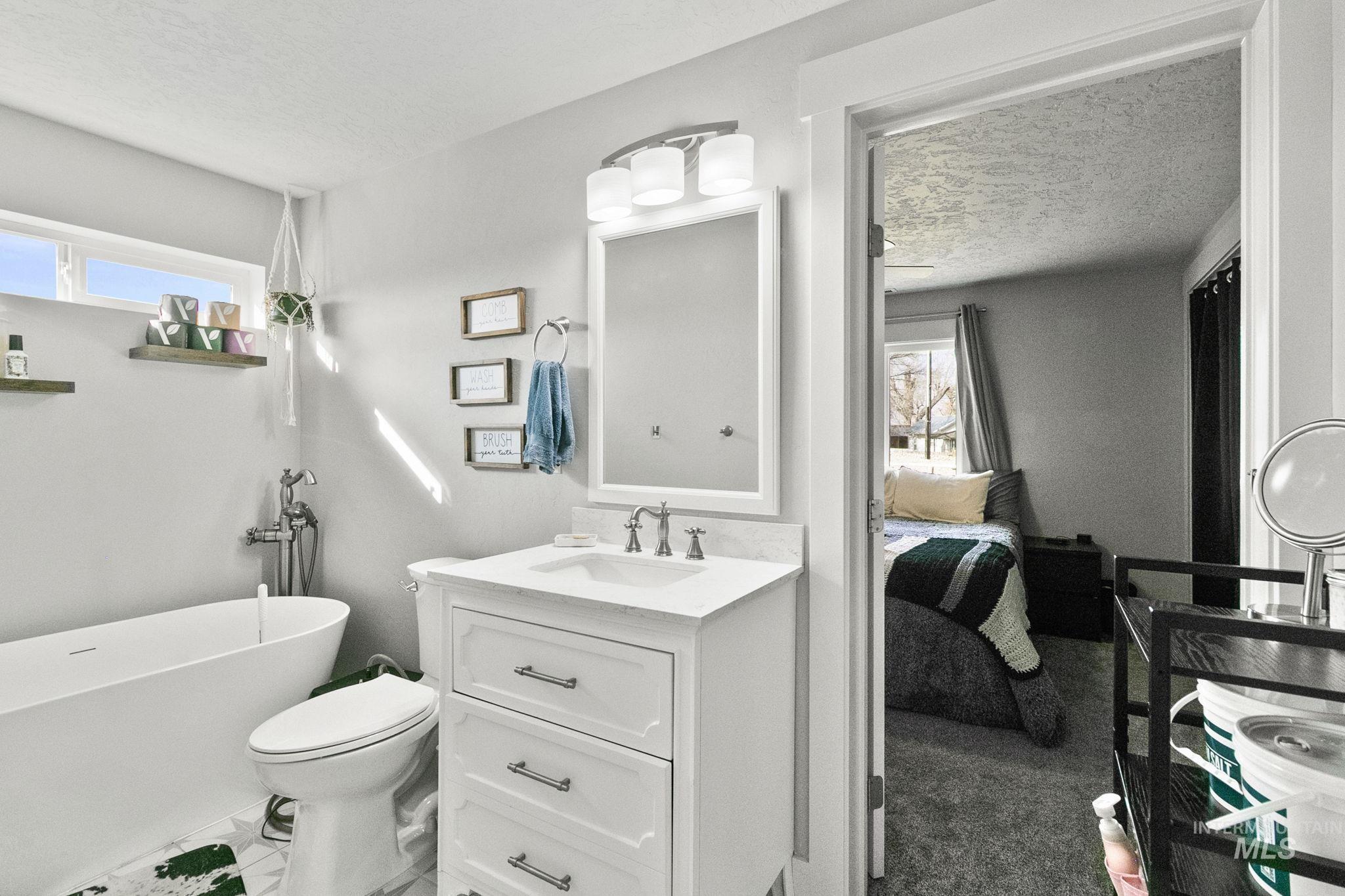 4437 W Kuna Rd, Kuna, Idaho 83634, 5 Bedrooms, 3 Bathrooms, Residential For Sale, Price $999,999,MLS 98973369