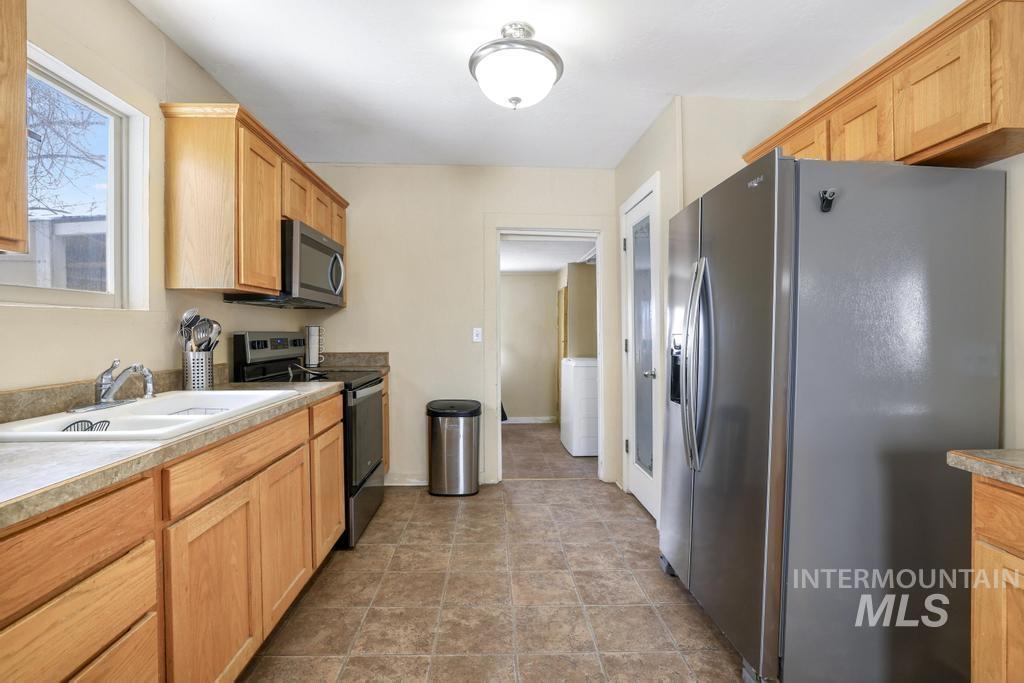 419 Van Buren Street, Twin Falls, Idaho 83301, 2 Bedrooms, 1 Bathroom, Residential For Sale, Price $217,500,MLS 98973370