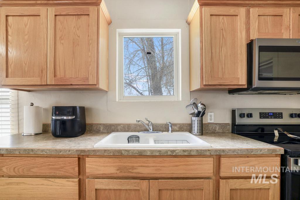 419 Van Buren Street, Twin Falls, Idaho 83301, 2 Bedrooms, 1 Bathroom, Residential For Sale, Price $217,500,MLS 98973370