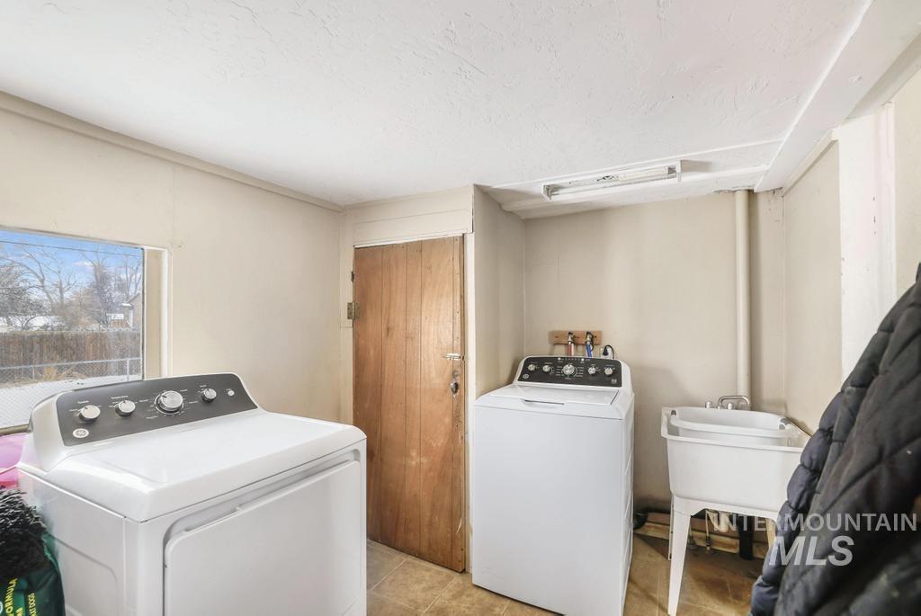 419 Van Buren Street, Twin Falls, Idaho 83301, 2 Bedrooms, 1 Bathroom, Residential For Sale, Price $217,500,MLS 98973370