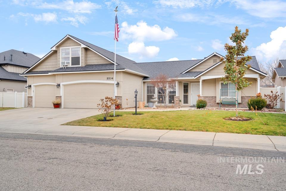 5534 N Powell Creek Ave, Meridian, Idaho 83646-5644, 4 Bedrooms, 3 Bathrooms, Residential For Sale, Price $599,000,MLS 98973373