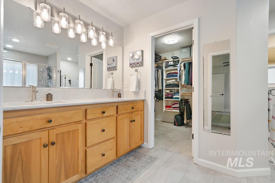 5534 N Powell Creek Ave, Meridian, Idaho 83646-5644, 4 Bedrooms, 3 Bathrooms, Residential For Sale, Price $599,000,MLS 98973373