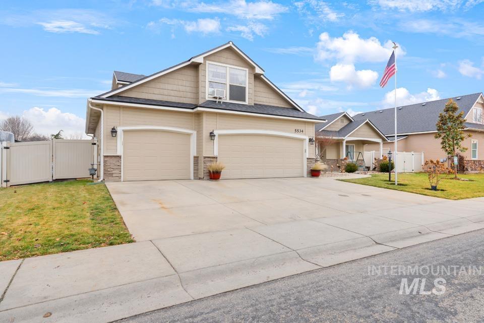 5534 N Powell Creek Ave, Meridian, Idaho 83646-5644, 4 Bedrooms, 3 Bathrooms, Residential For Sale, Price $599,000,MLS 98973373