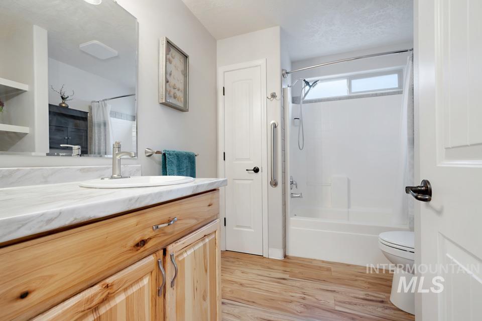 5534 N Powell Creek Ave, Meridian, Idaho 83646-5644, 4 Bedrooms, 3 Bathrooms, Residential For Sale, Price $599,000,MLS 98973373