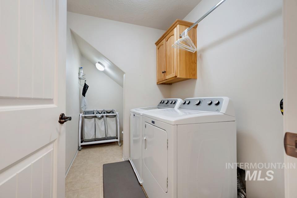 5534 N Powell Creek Ave, Meridian, Idaho 83646-5644, 4 Bedrooms, 3 Bathrooms, Residential For Sale, Price $599,000,MLS 98973373