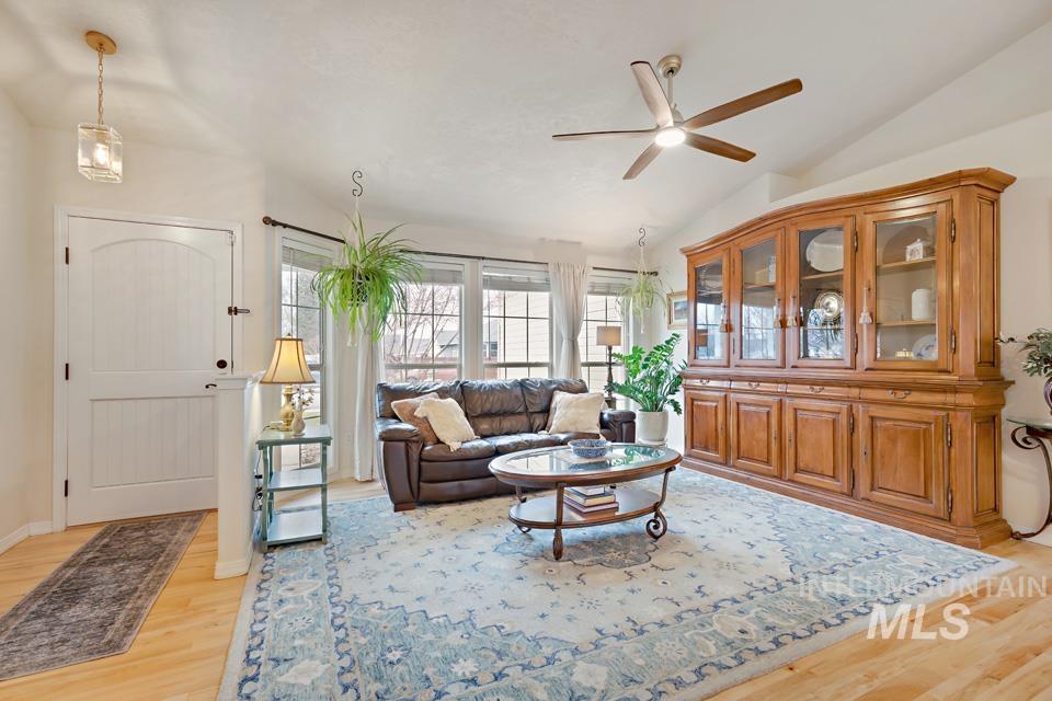 5534 N Powell Creek Ave, Meridian, Idaho 83646-5644, 4 Bedrooms, 3 Bathrooms, Residential For Sale, Price $599,000,MLS 98973373