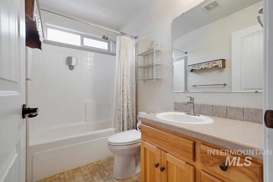 5534 N Powell Creek Ave, Meridian, Idaho 83646-5644, 4 Bedrooms, 3 Bathrooms, Residential For Sale, Price $599,000,MLS 98973373