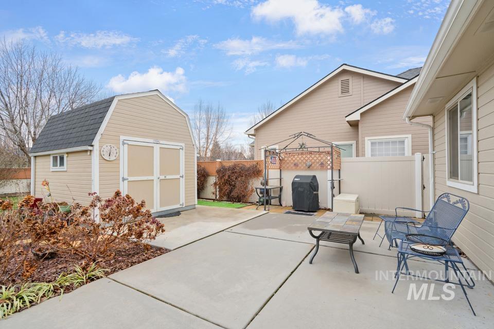 5534 N Powell Creek Ave, Meridian, Idaho 83646-5644, 4 Bedrooms, 3 Bathrooms, Residential For Sale, Price $599,000,MLS 98973373