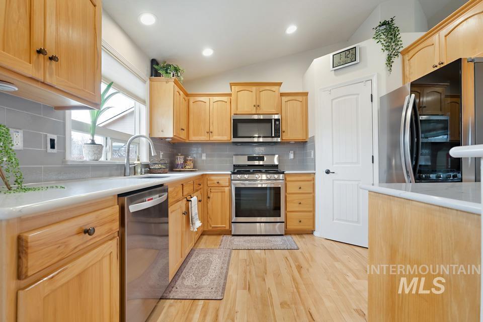 5534 N Powell Creek Ave, Meridian, Idaho 83646-5644, 4 Bedrooms, 3 Bathrooms, Residential For Sale, Price $599,000,MLS 98973373