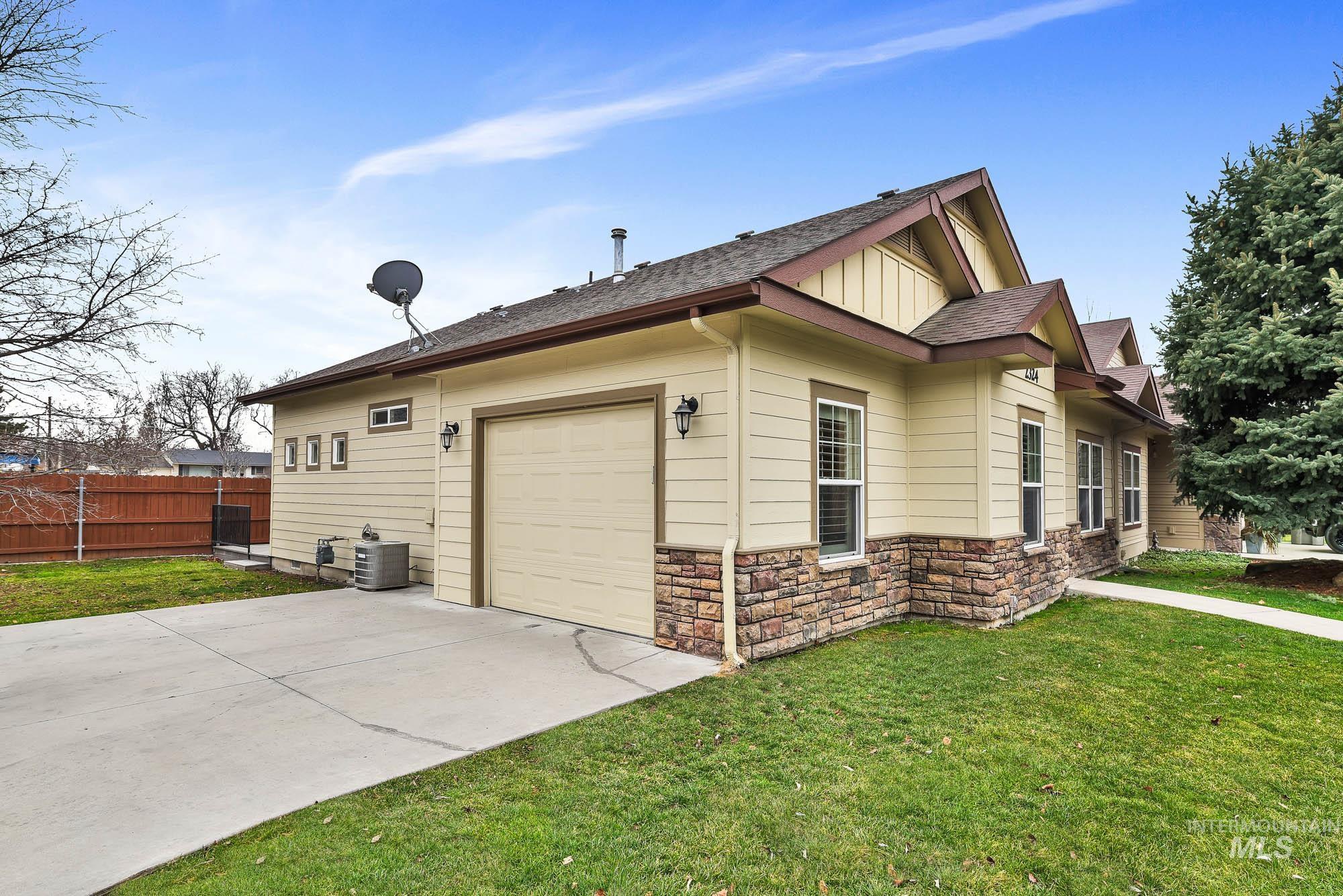 2324 Wood Springs Ave, Caldwell, Idaho 83605-5295, 2 Bedrooms, 2 Bathrooms, Residential For Sale, Price $309,995,MLS 98973376