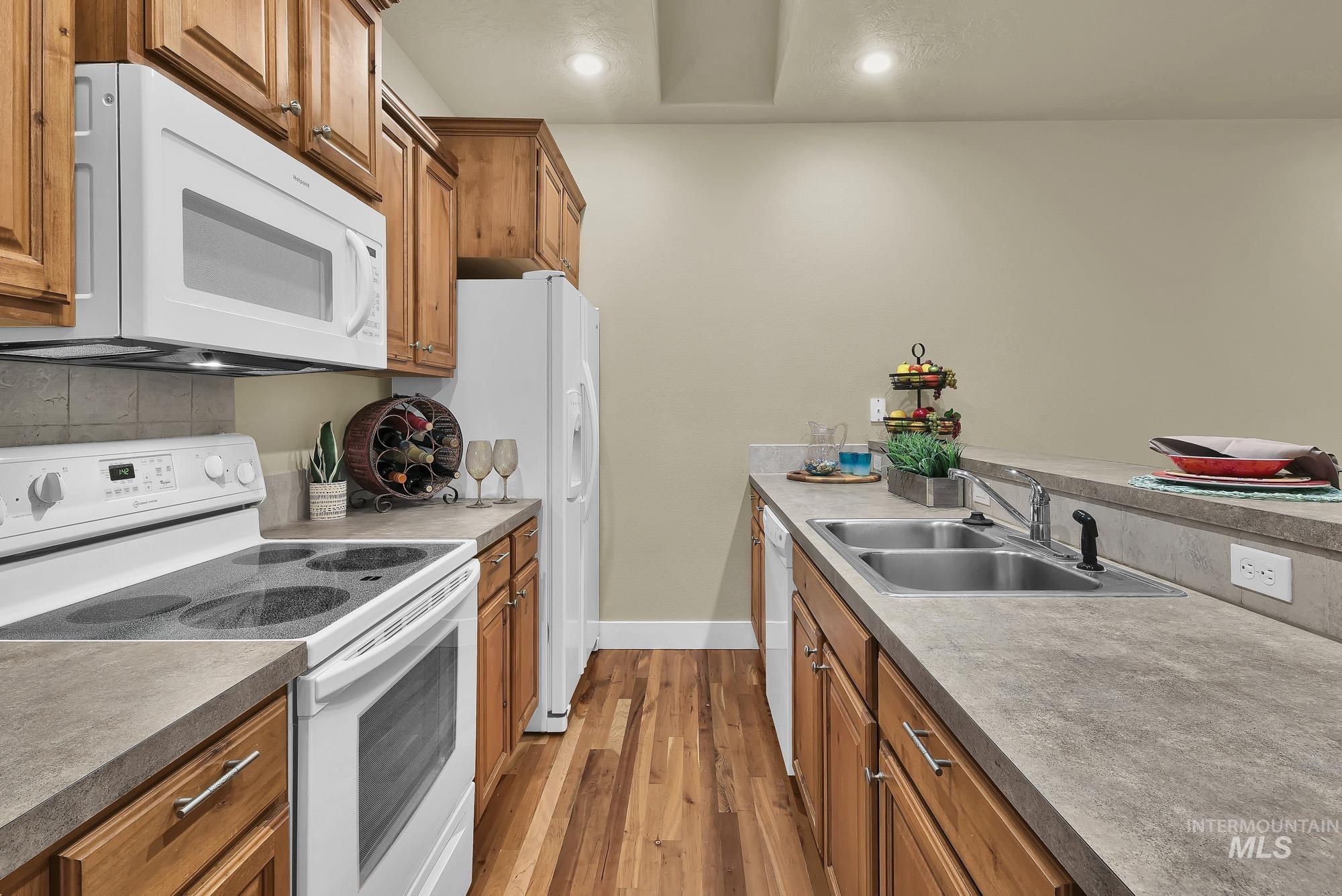 2324 Wood Springs Ave, Caldwell, Idaho 83605-5295, 2 Bedrooms, 2 Bathrooms, Residential For Sale, Price $309,995,MLS 98973376